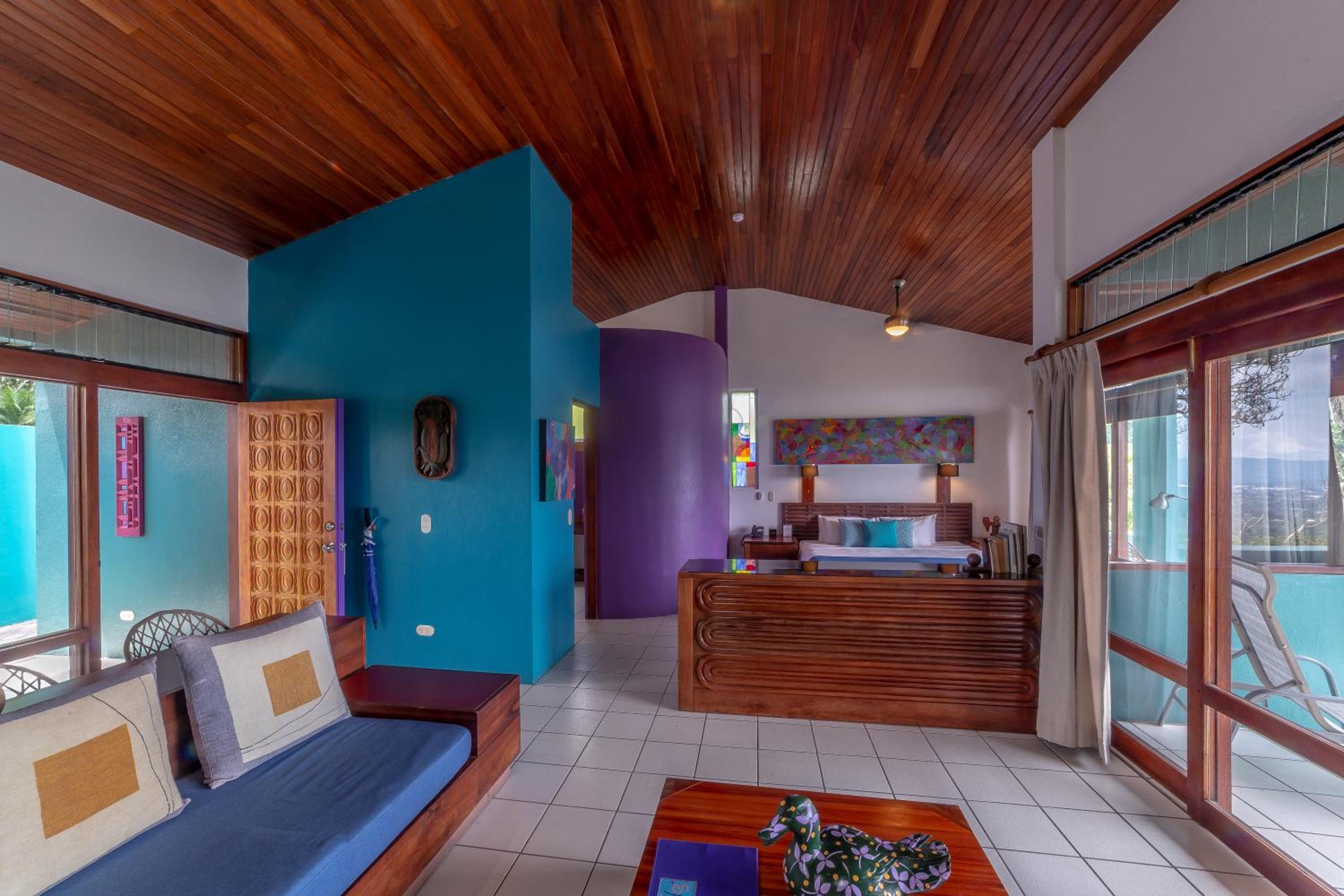 Ultra Villa King Bed - Photo 1