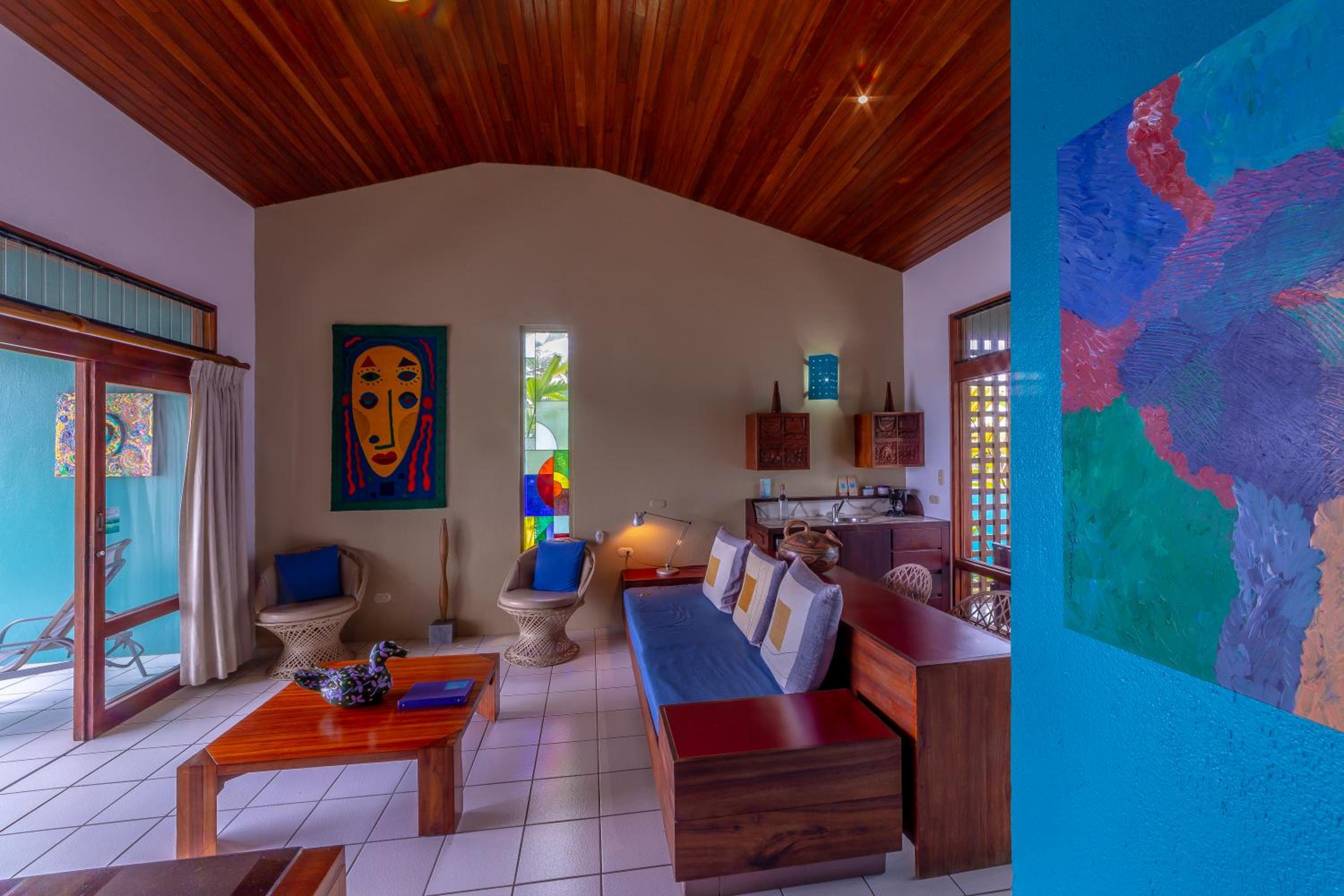 Ultra Villa King Bed - Photo 2