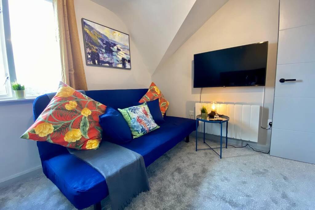 One-Bedroom Apartment - Photo 2