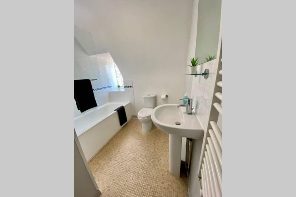 One-Bedroom Apartment - Photo 11