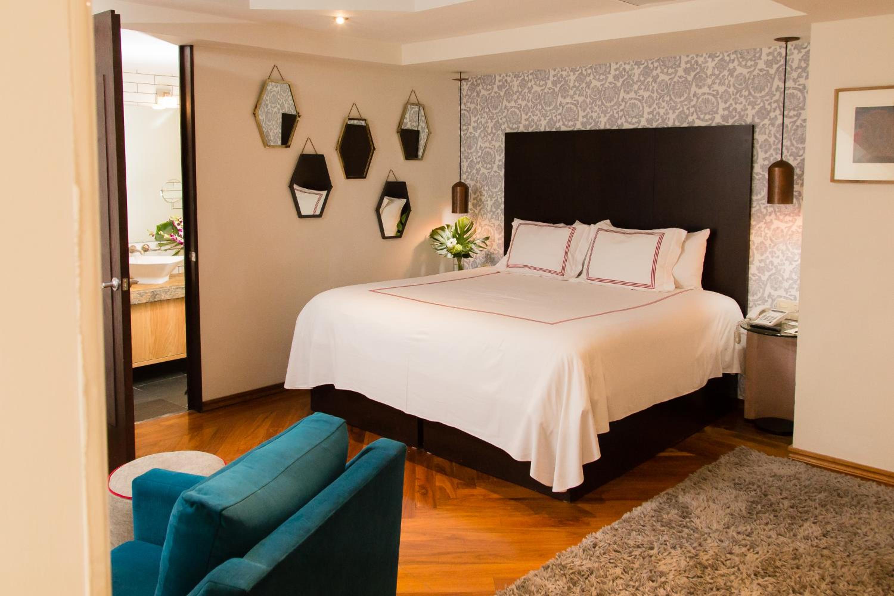Standard King Room photo 2