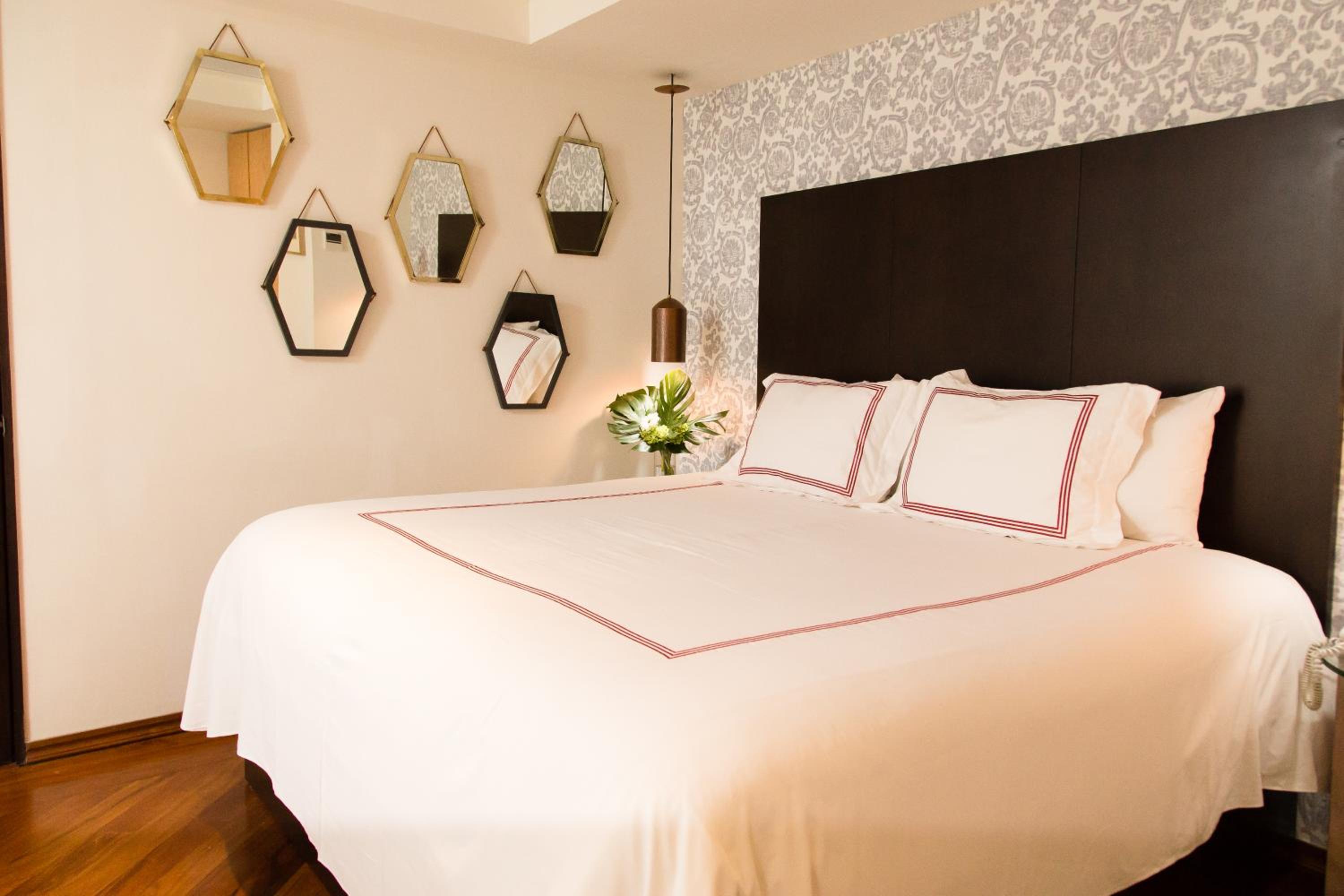 Standard King Room photo 3