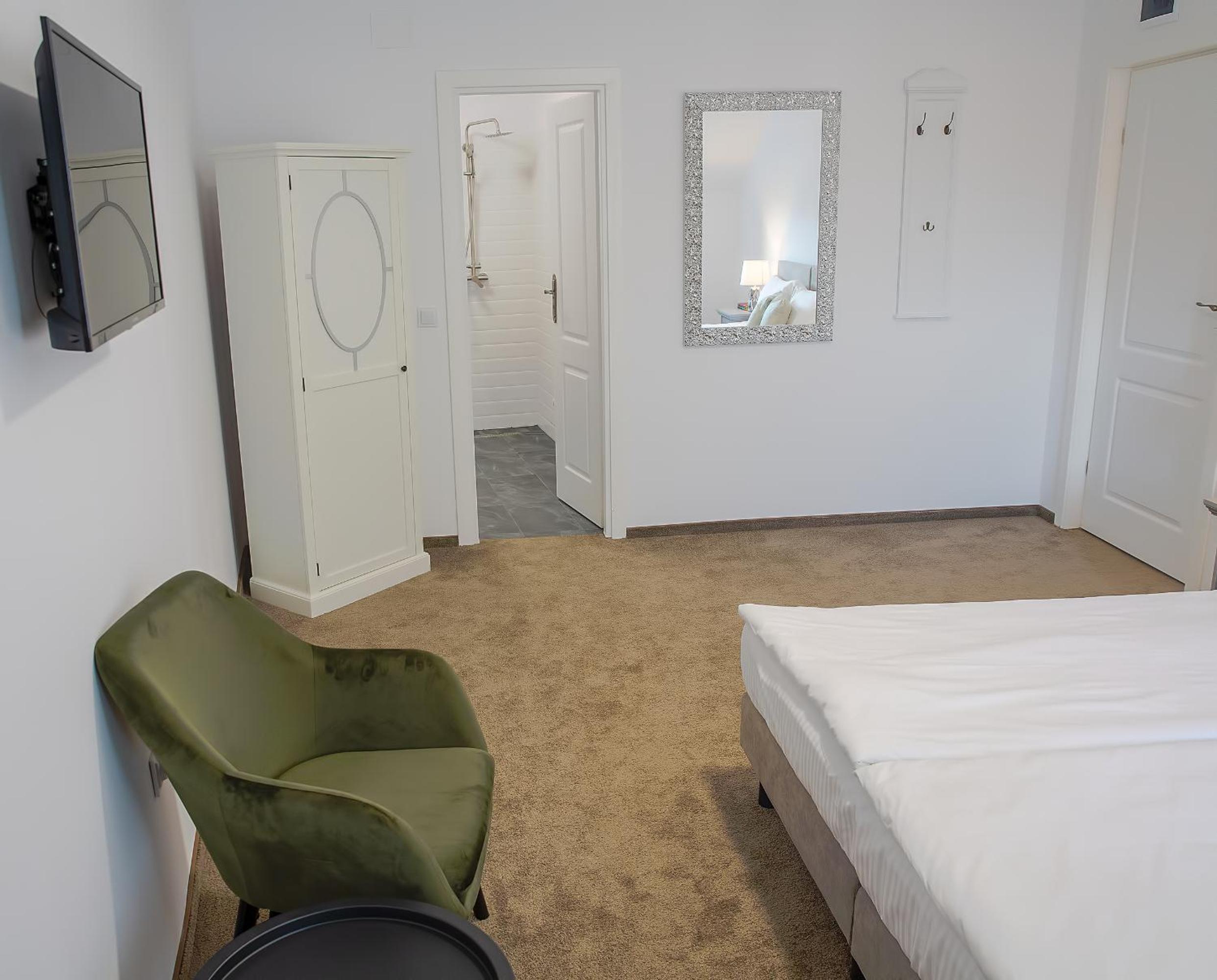 Double Room - Photo 2