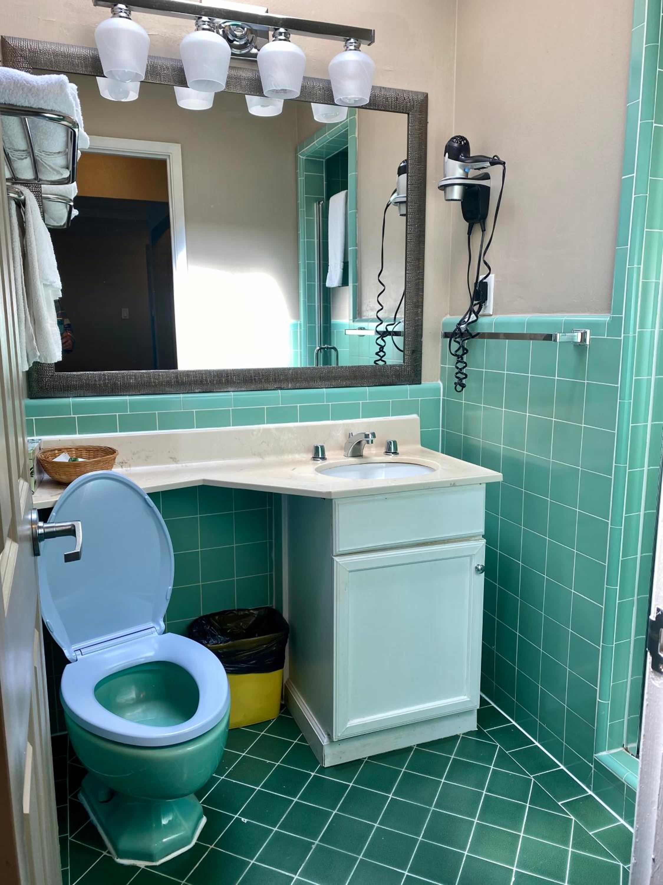 Standard Queen Room photo 3