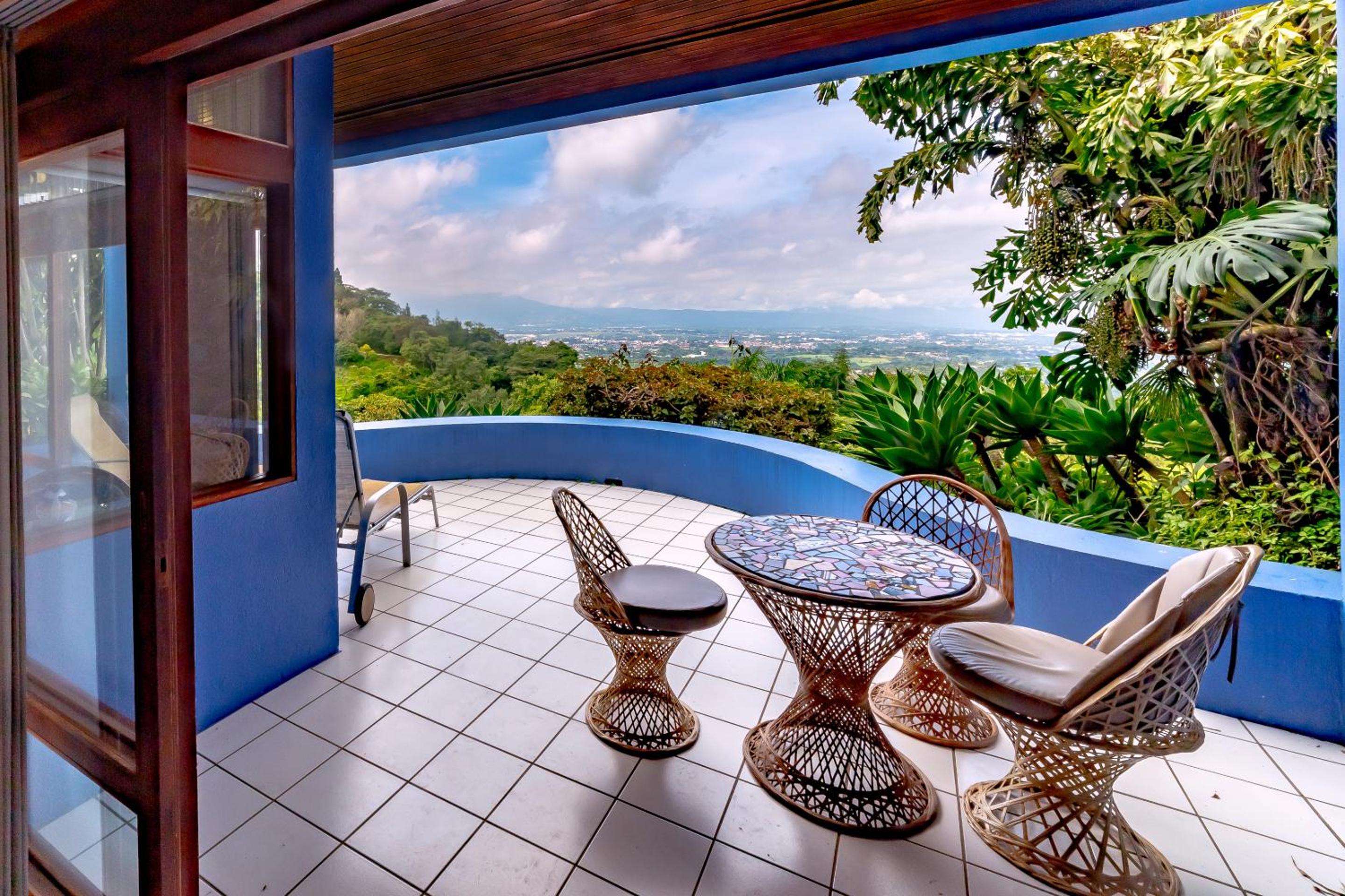 Ultra Villa 2 Beds - Photo 3