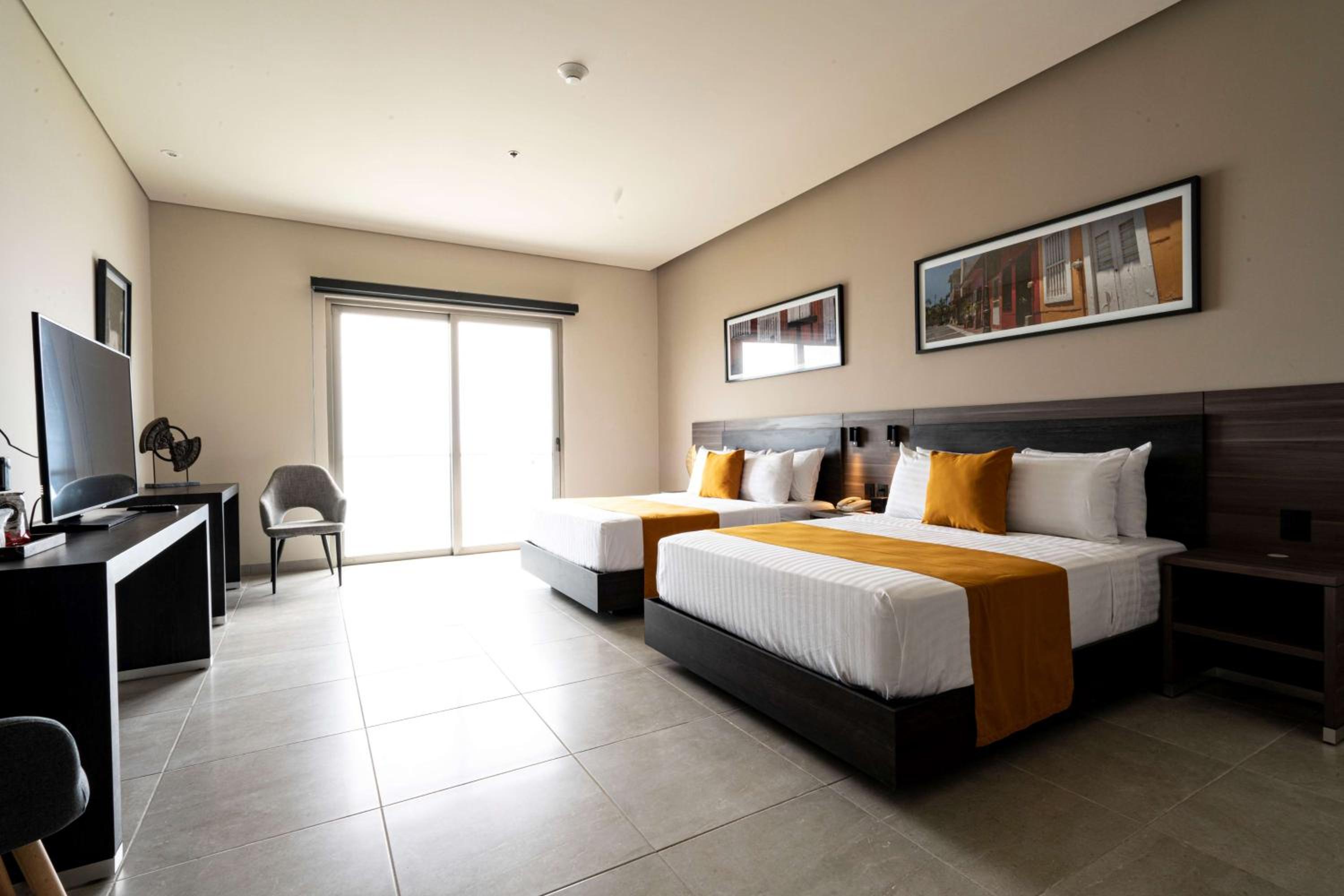 Queen Room with Two Queen Beds and Ocean View - Photo 11