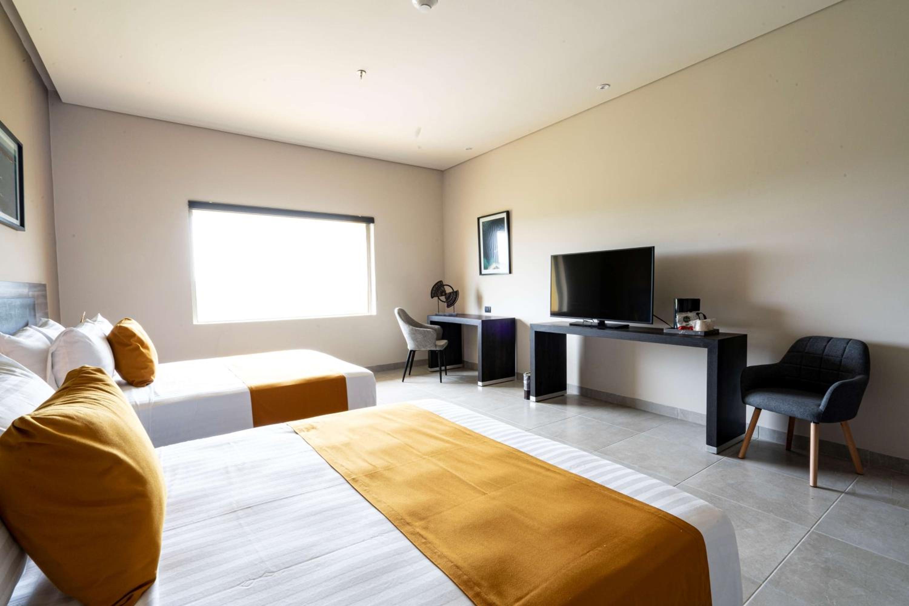 Queen Room with Two Queen Beds and Ocean View - Photo 7