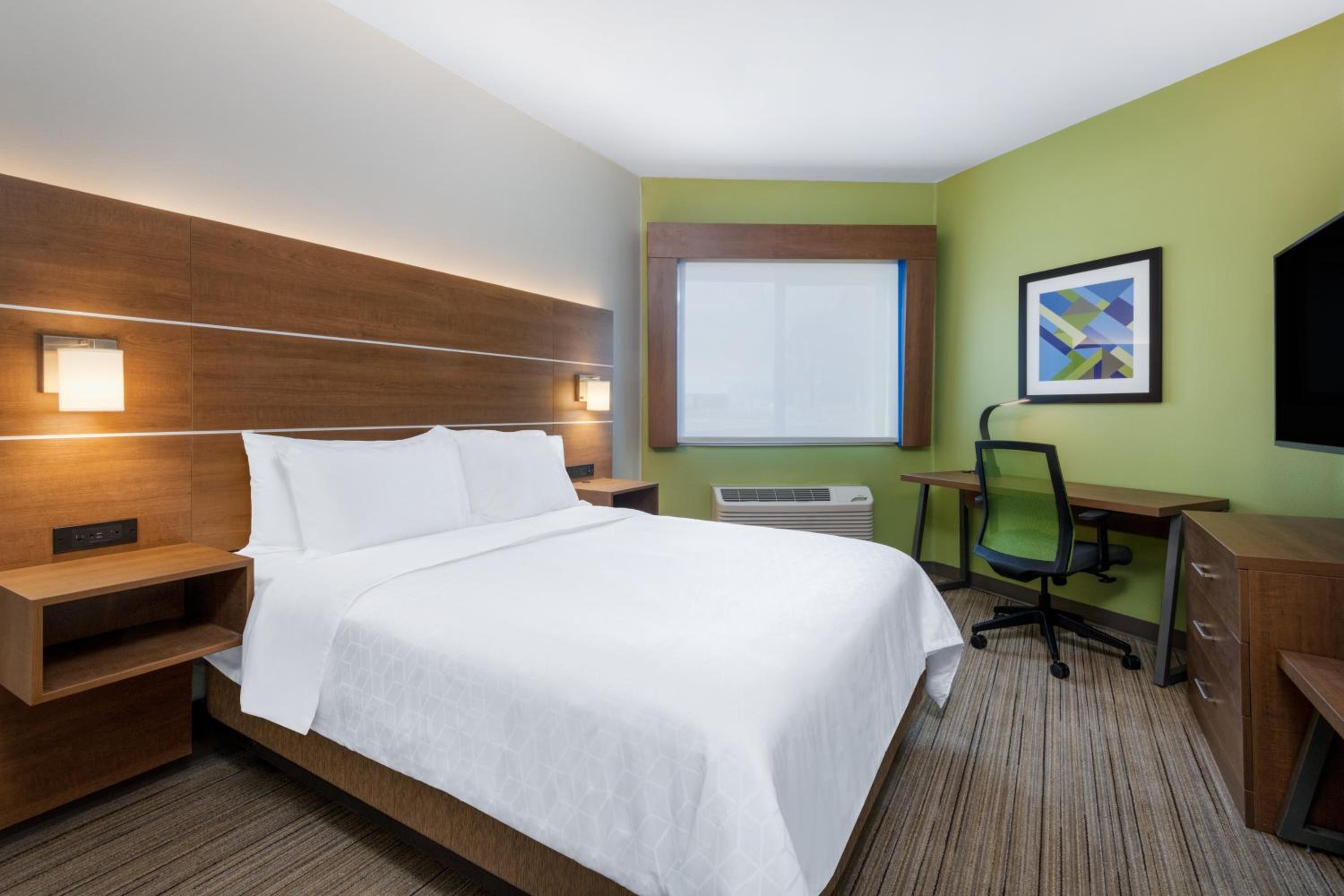 Queen Room - Hearing Accessible - Non-Smoking photo 2
