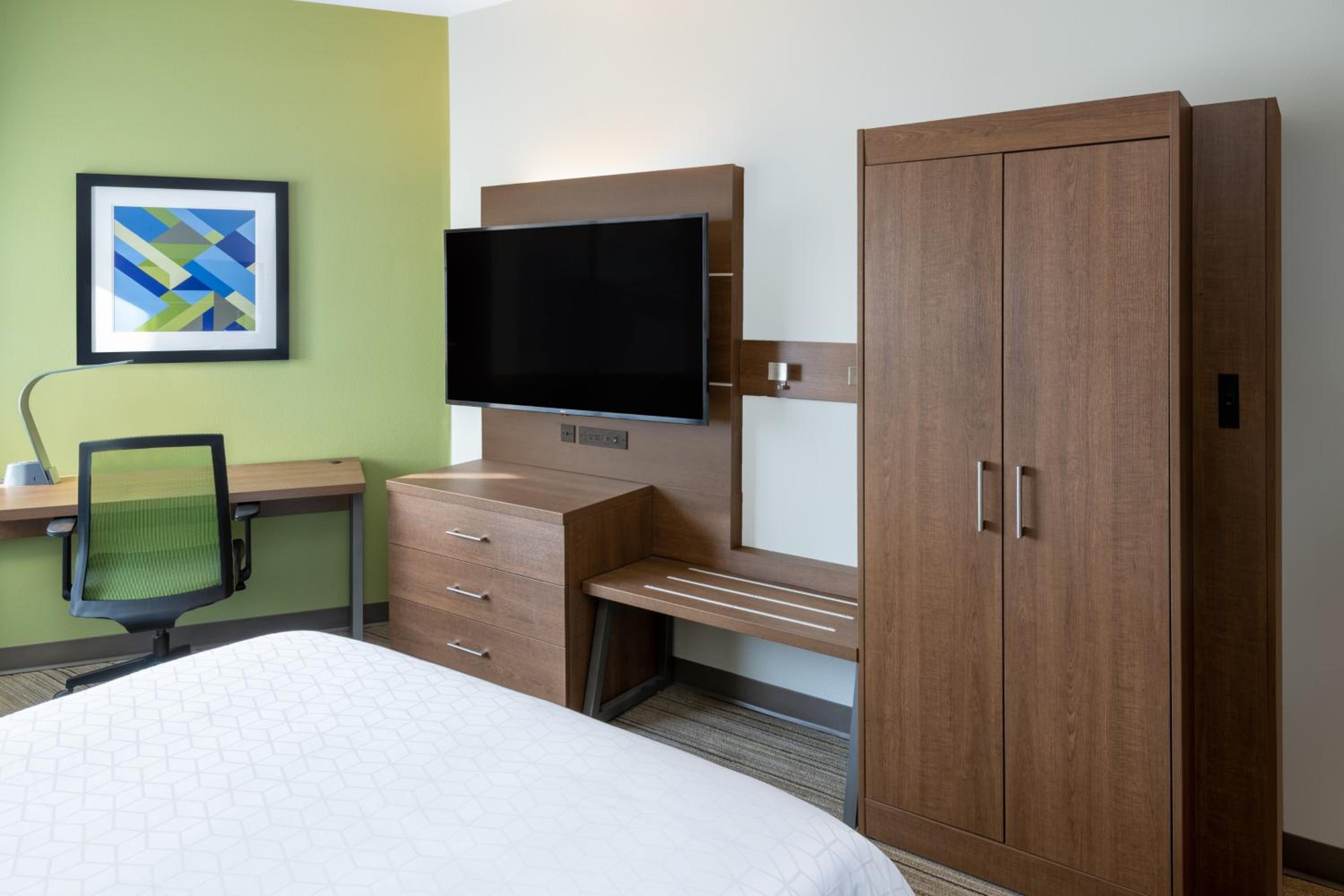 Queen Room - Hearing Accessible - Non-Smoking photo 1