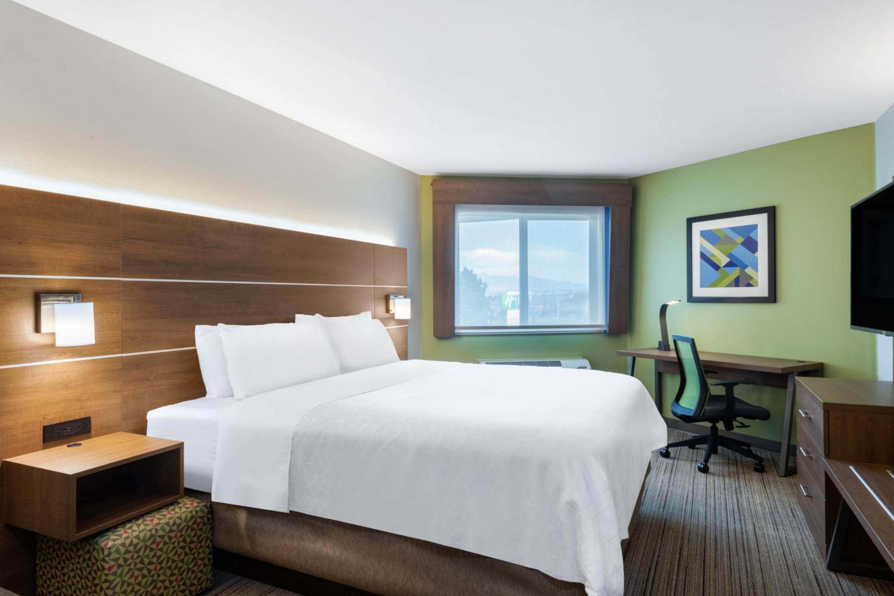One-Bedroom King Suite - Photo 1