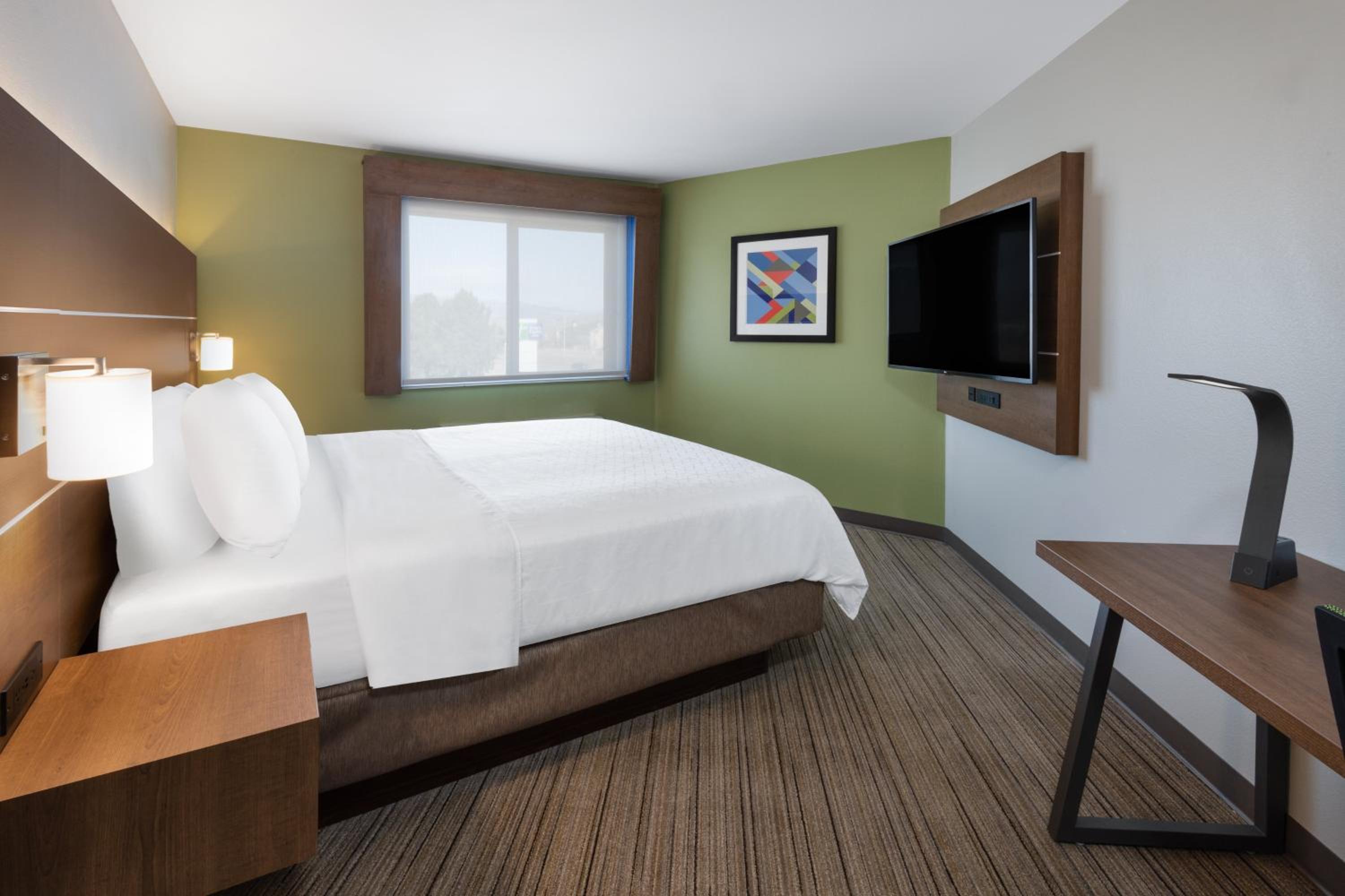 Standard King Room - Photo 3