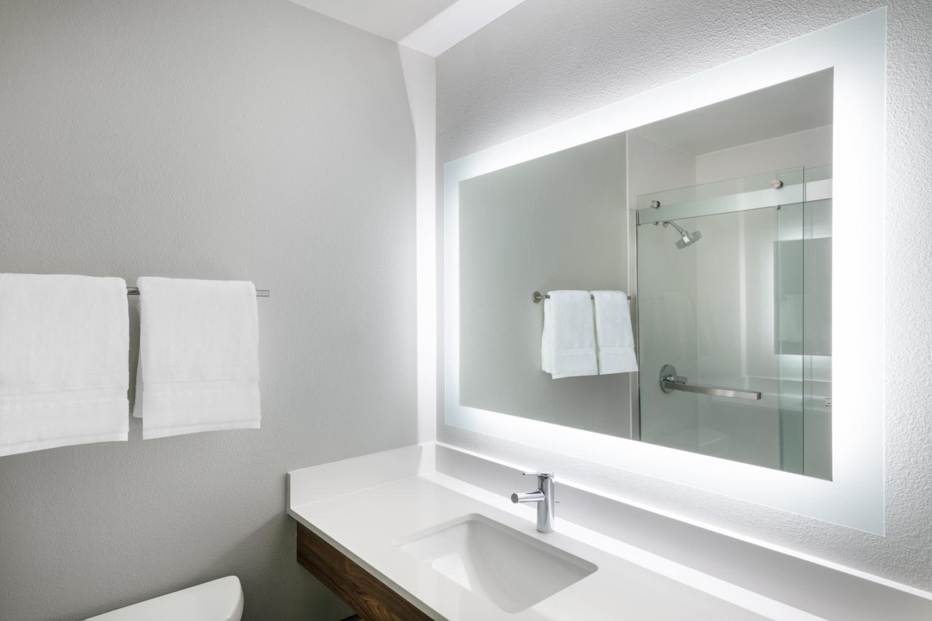 One-Bedroom King Suite - Photo 2