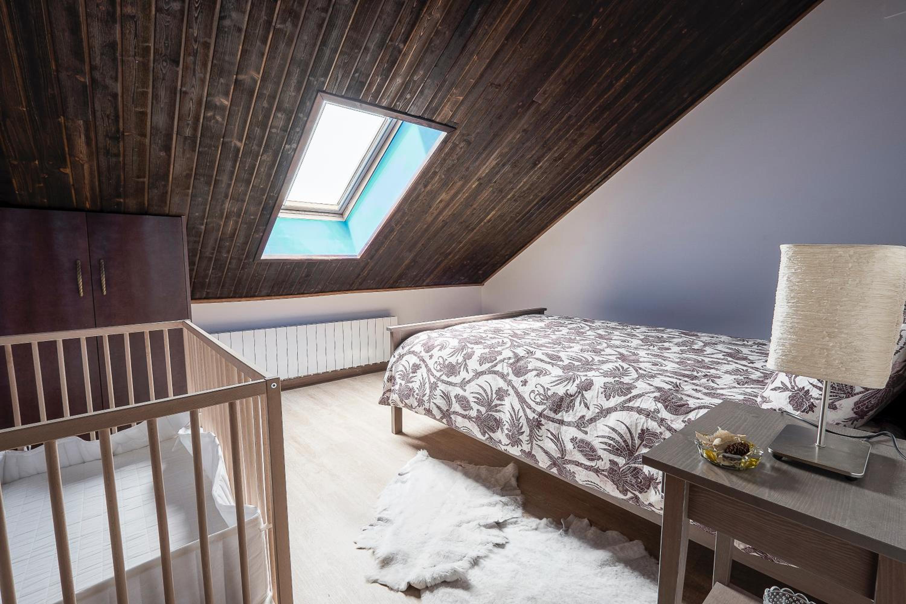 Apartment with Mountain View - Photo 5