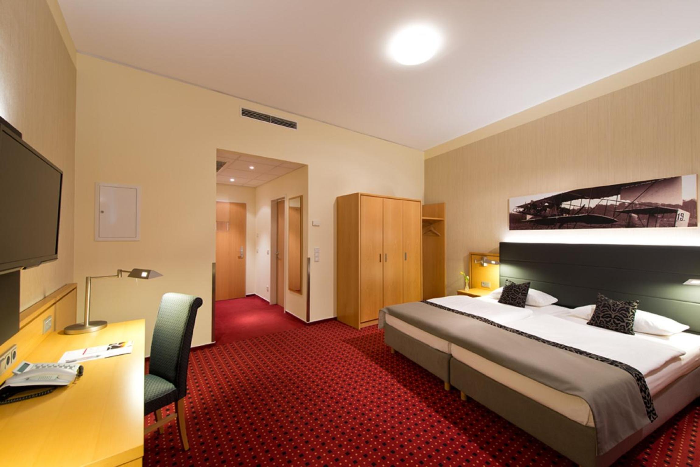 Executive Double Room thumbnail 6