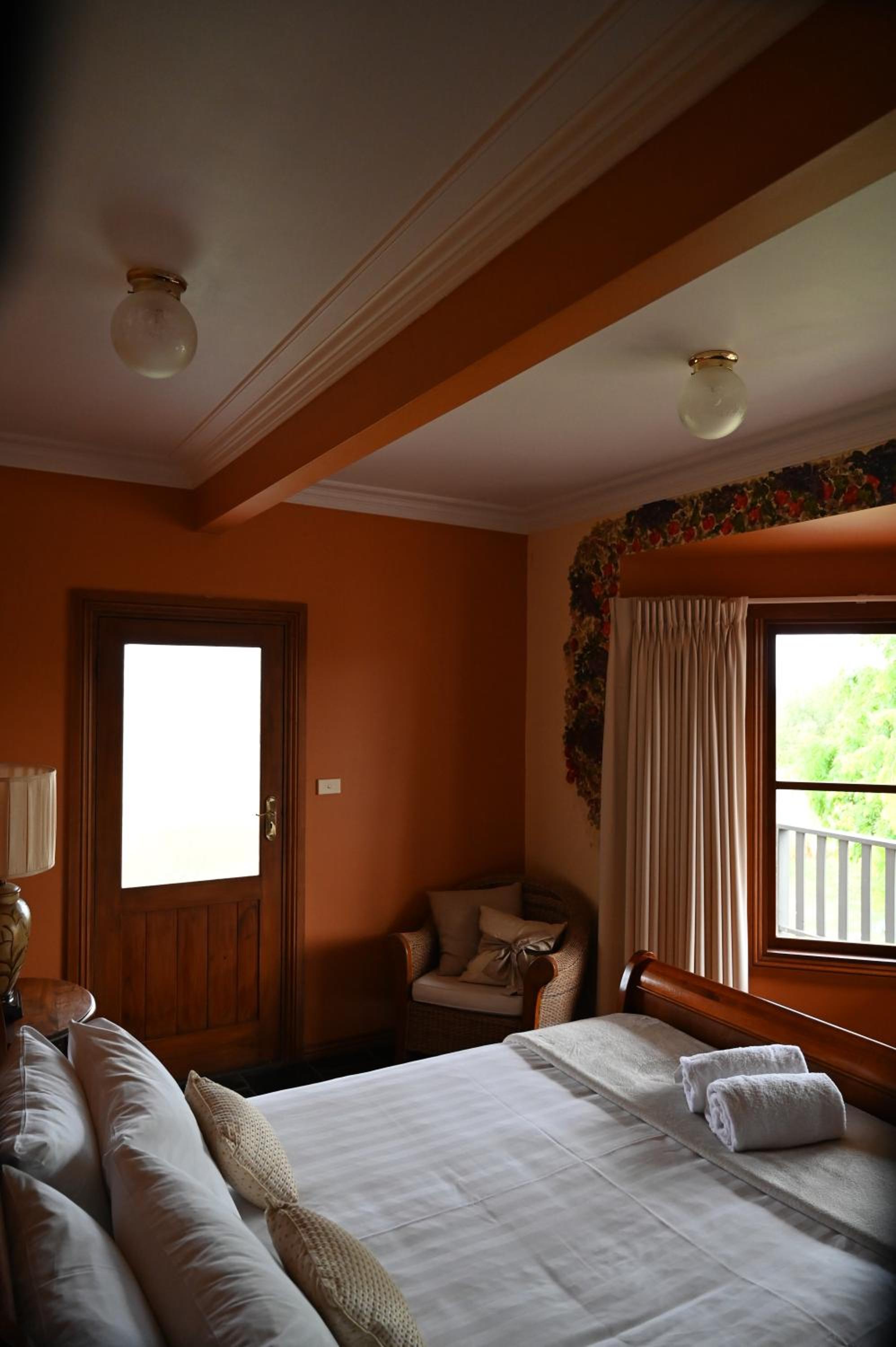 Seven-Bedroom House photo 2