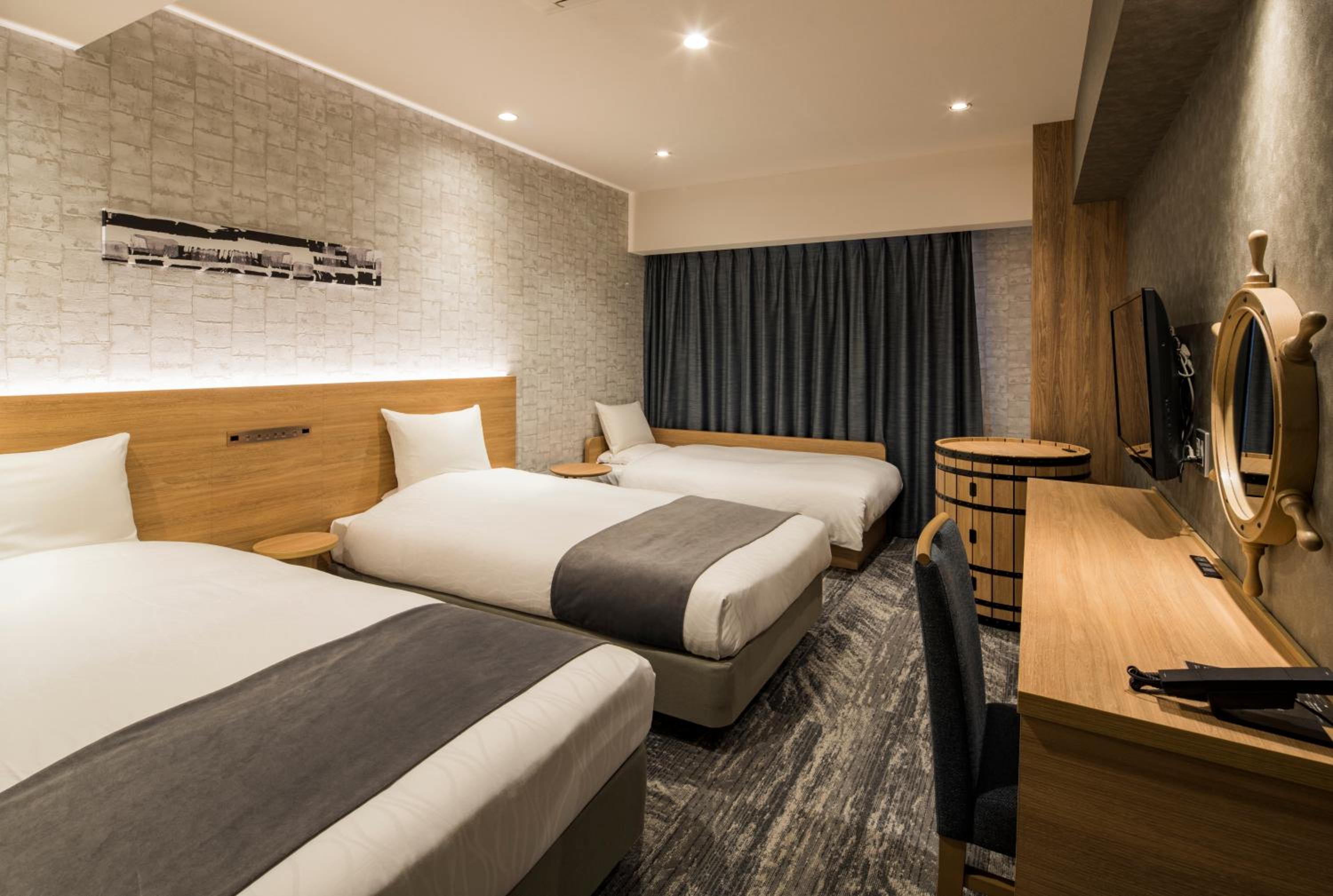 Superior Twin Room (3 Adult) - Non-Smoking photo 2