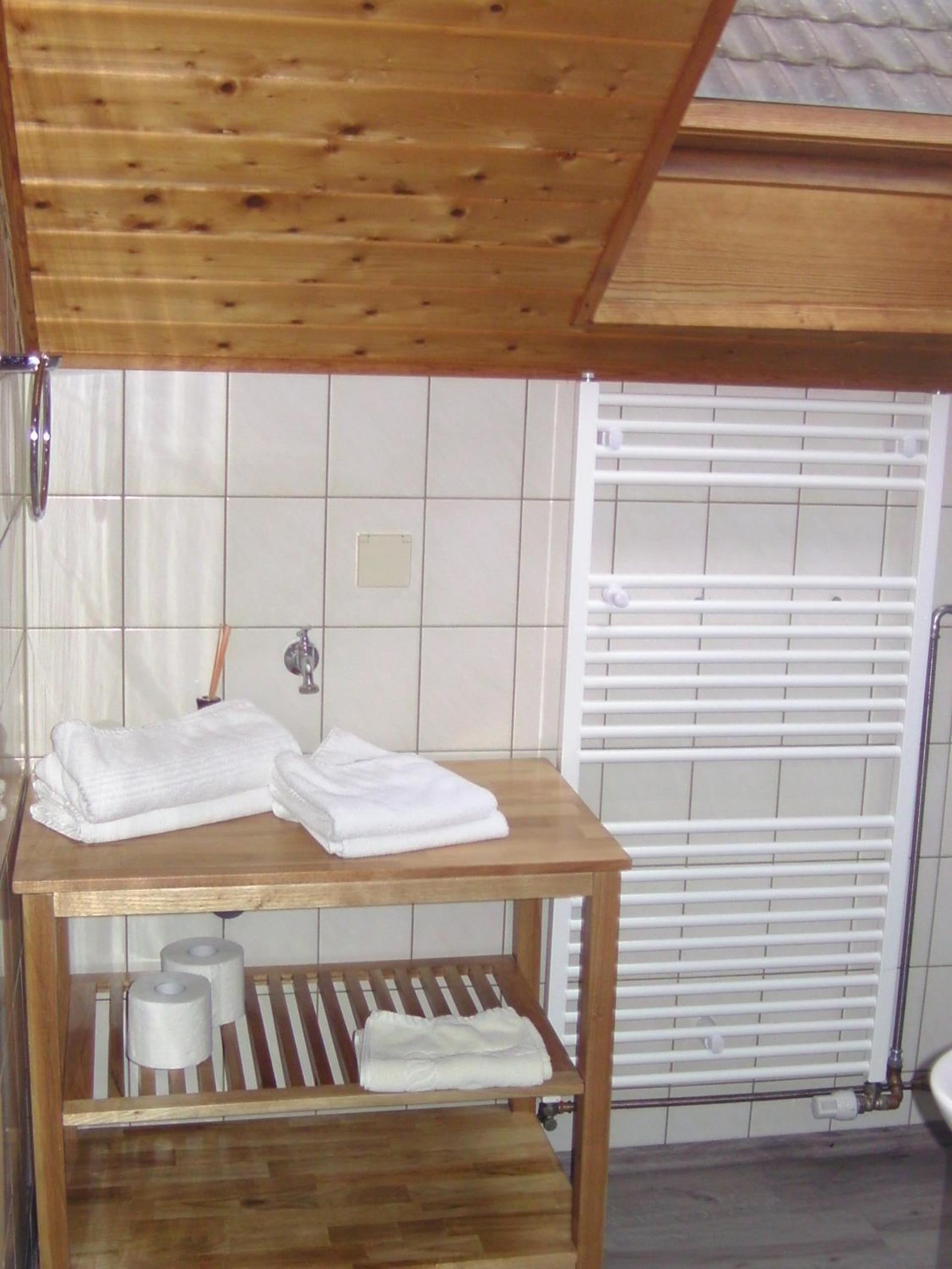 Large Twin Room - Photo 2