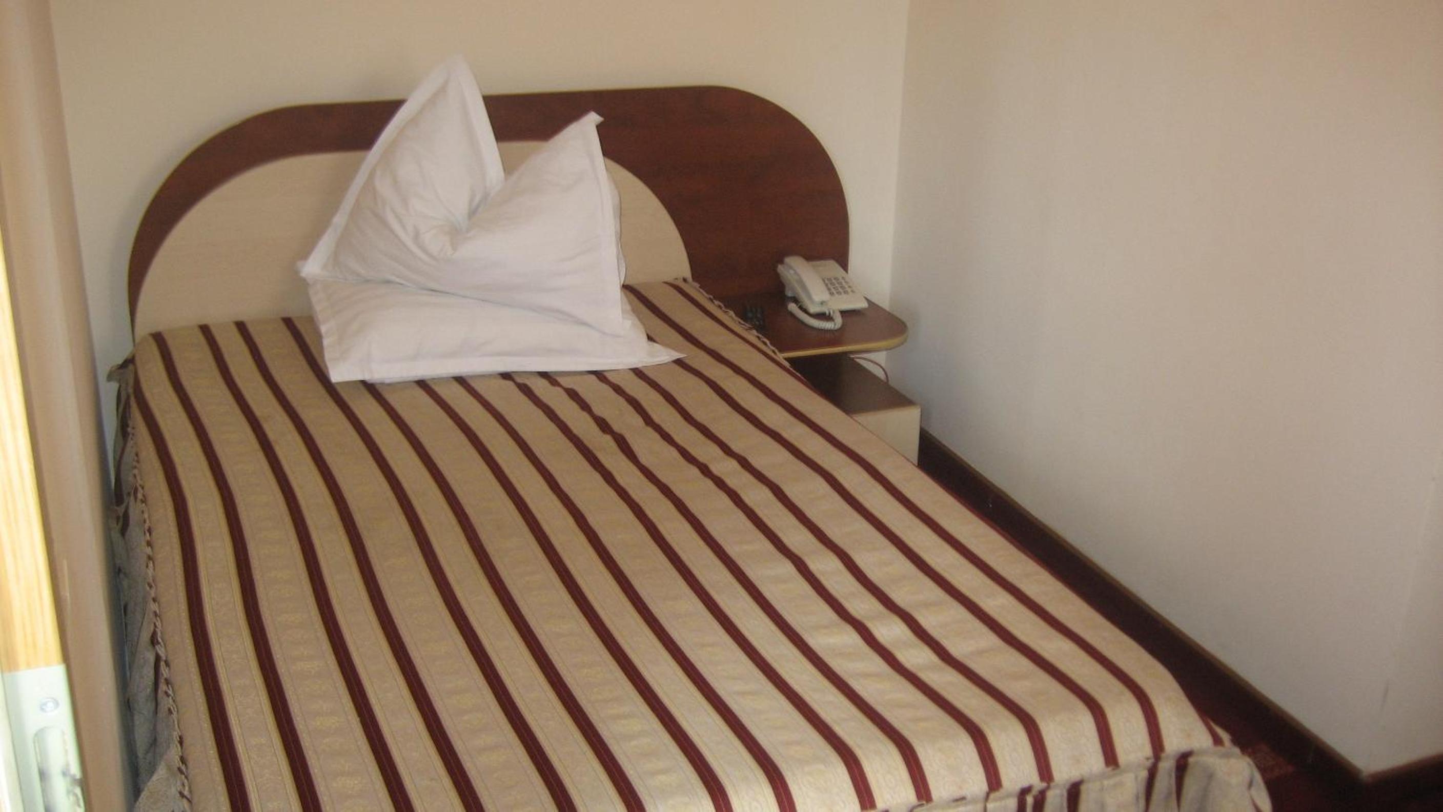 Single Room with Bathroom photo 2
