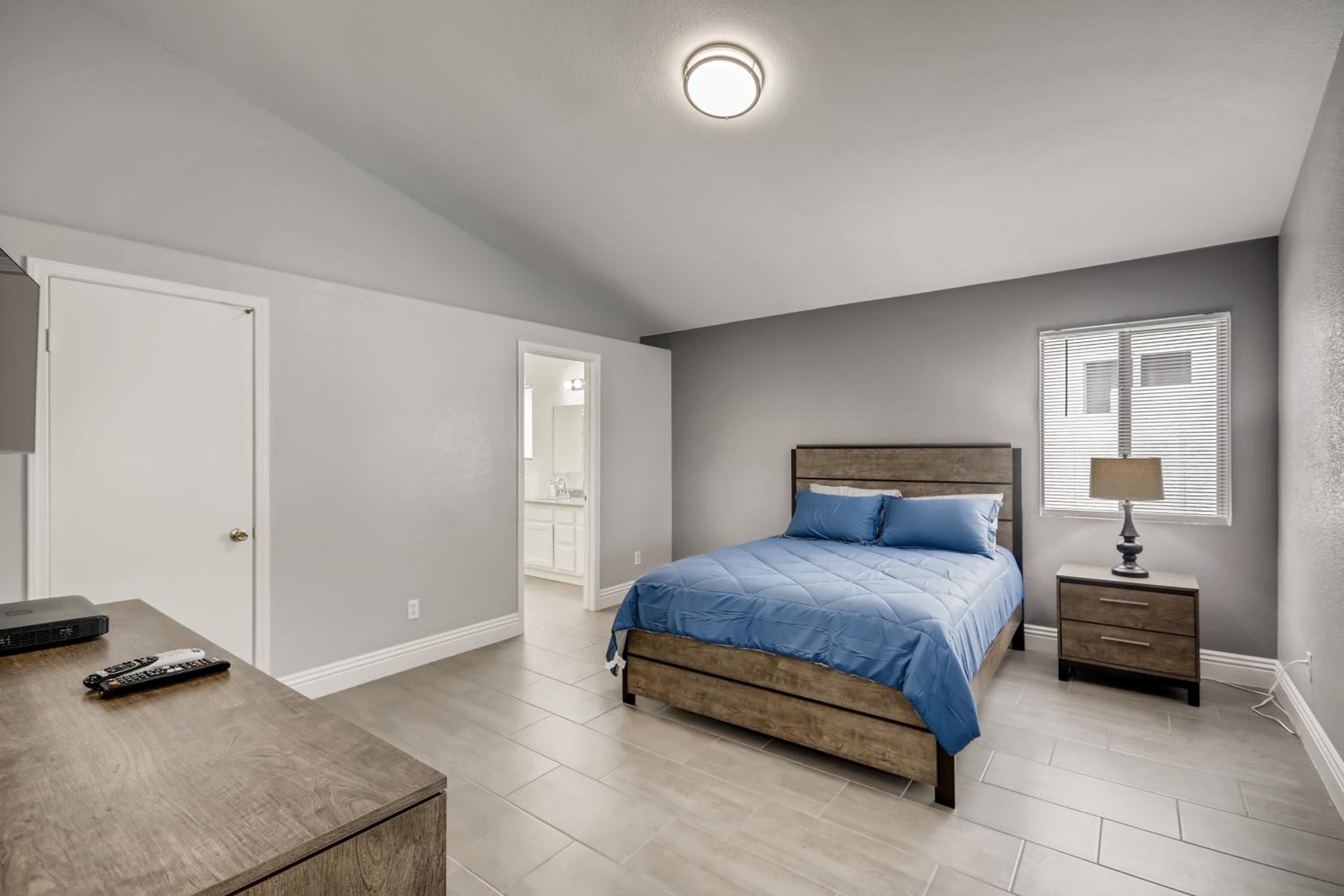 Three-Bedroom House - Photo 25