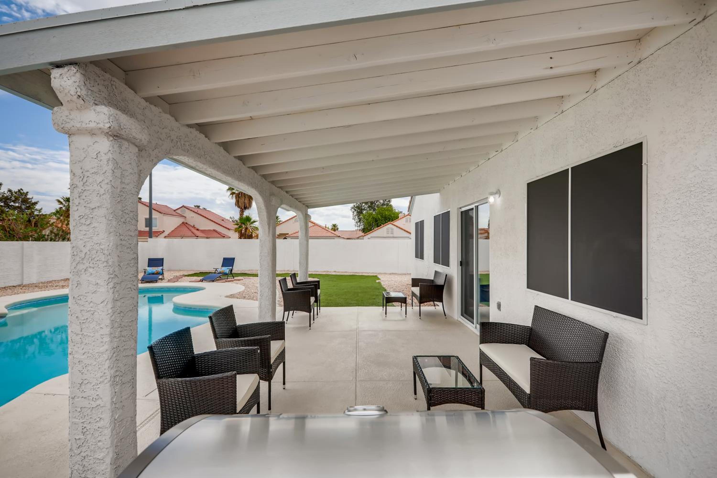 Three-Bedroom House - Photo 10