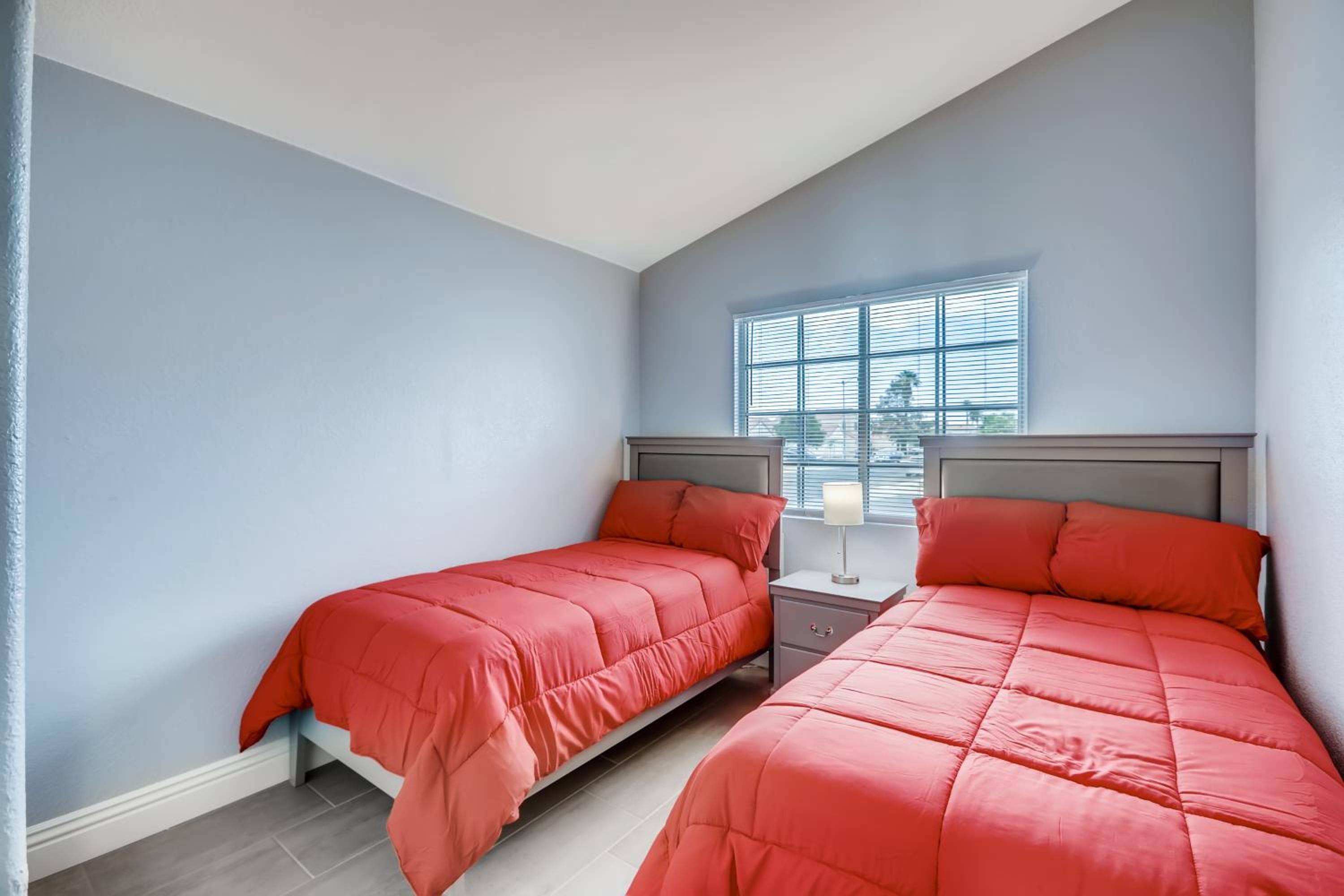 Three-Bedroom House - Photo 8