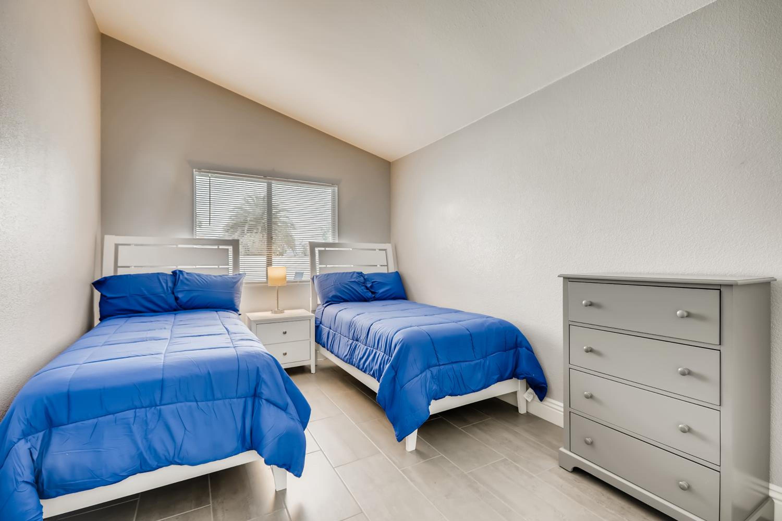 Three-Bedroom House - Photo 7