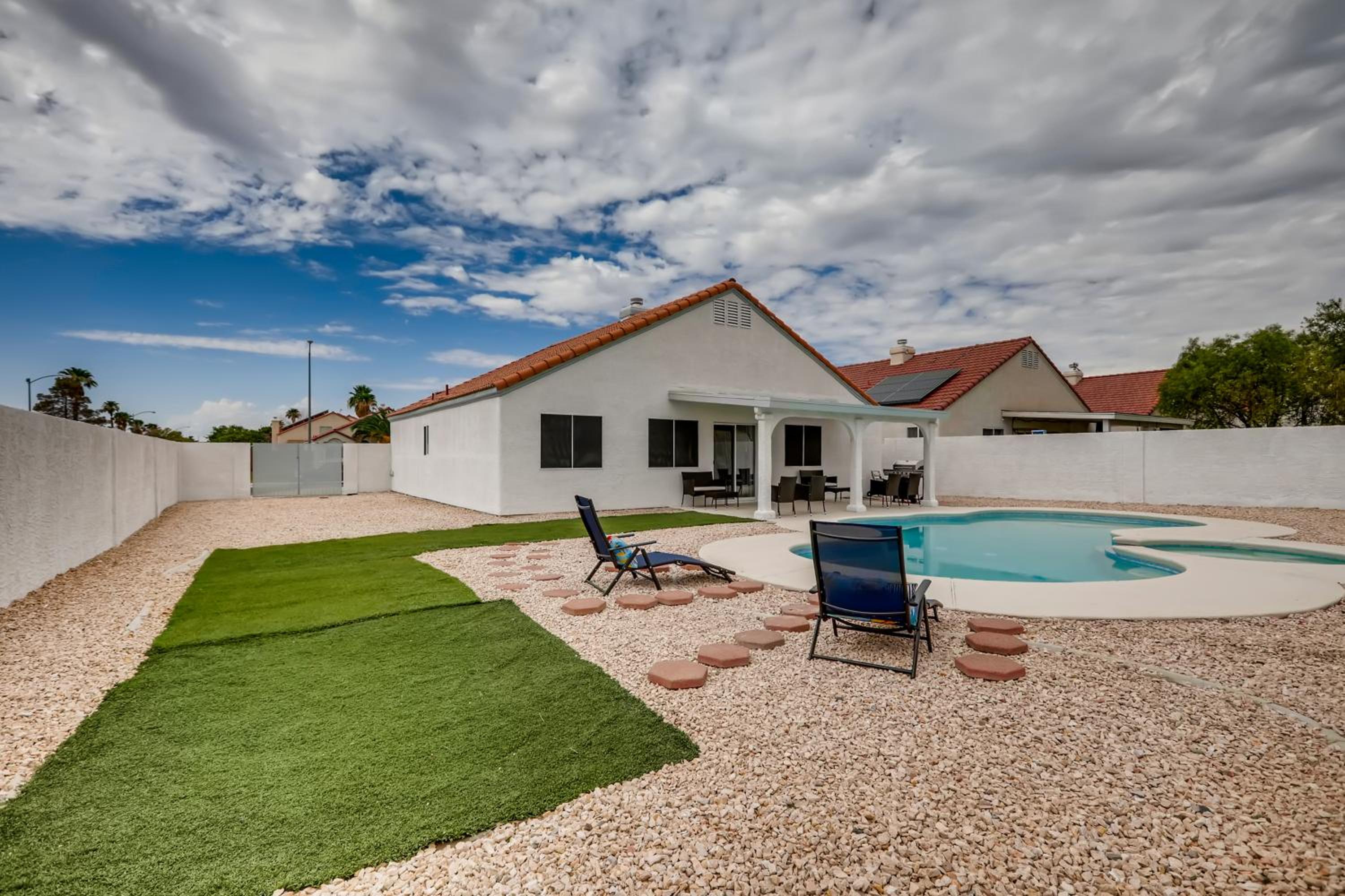 Three-Bedroom House - Photo 29