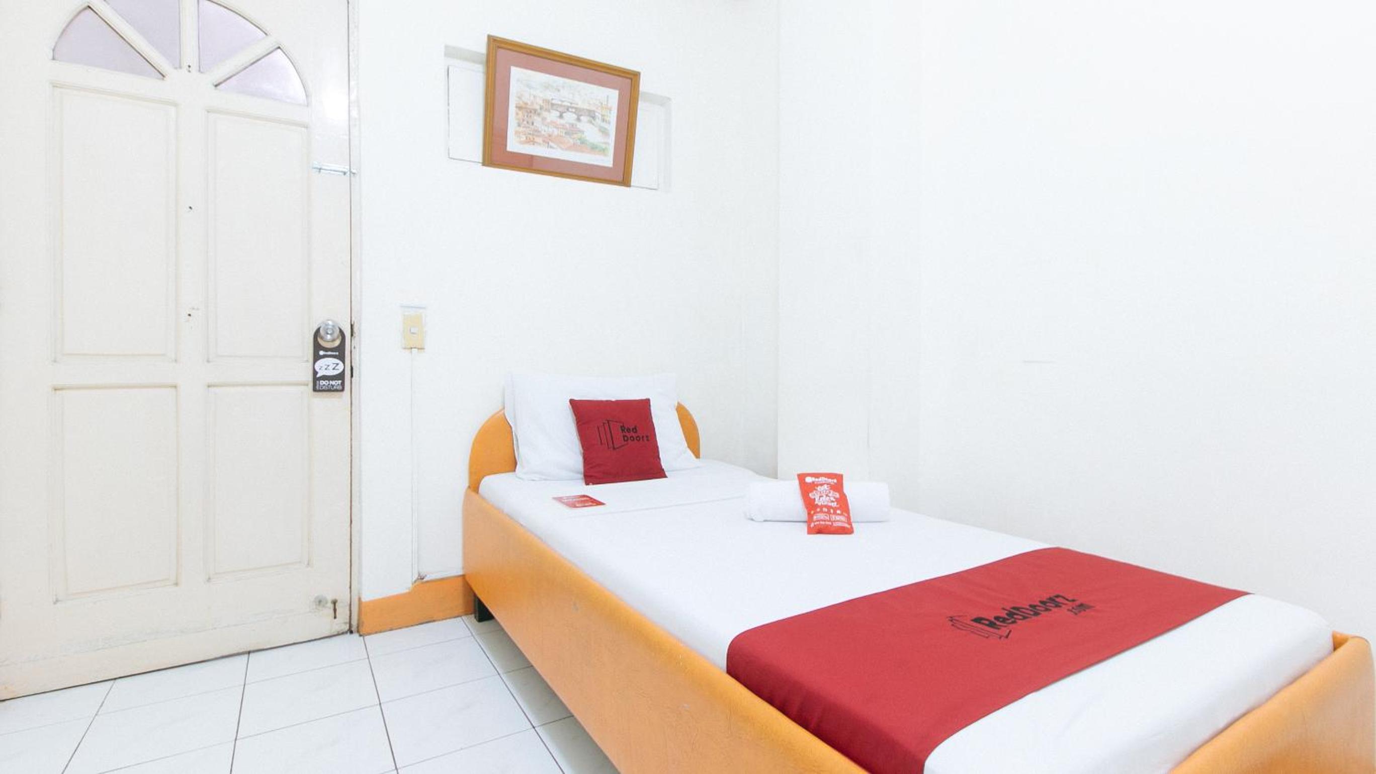 Single Room with Shared Bathroom