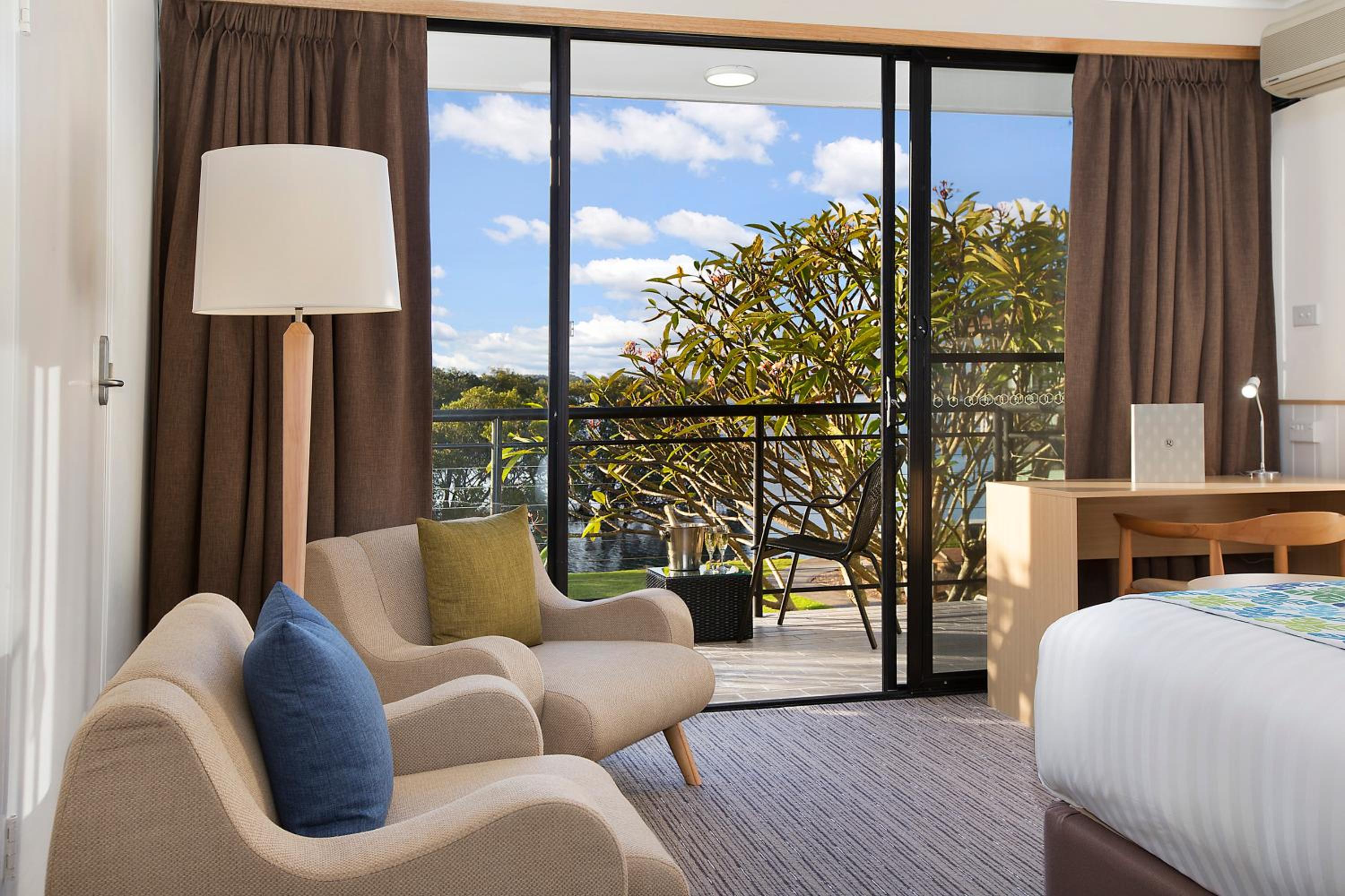 King Room with Garden View - Photo 5