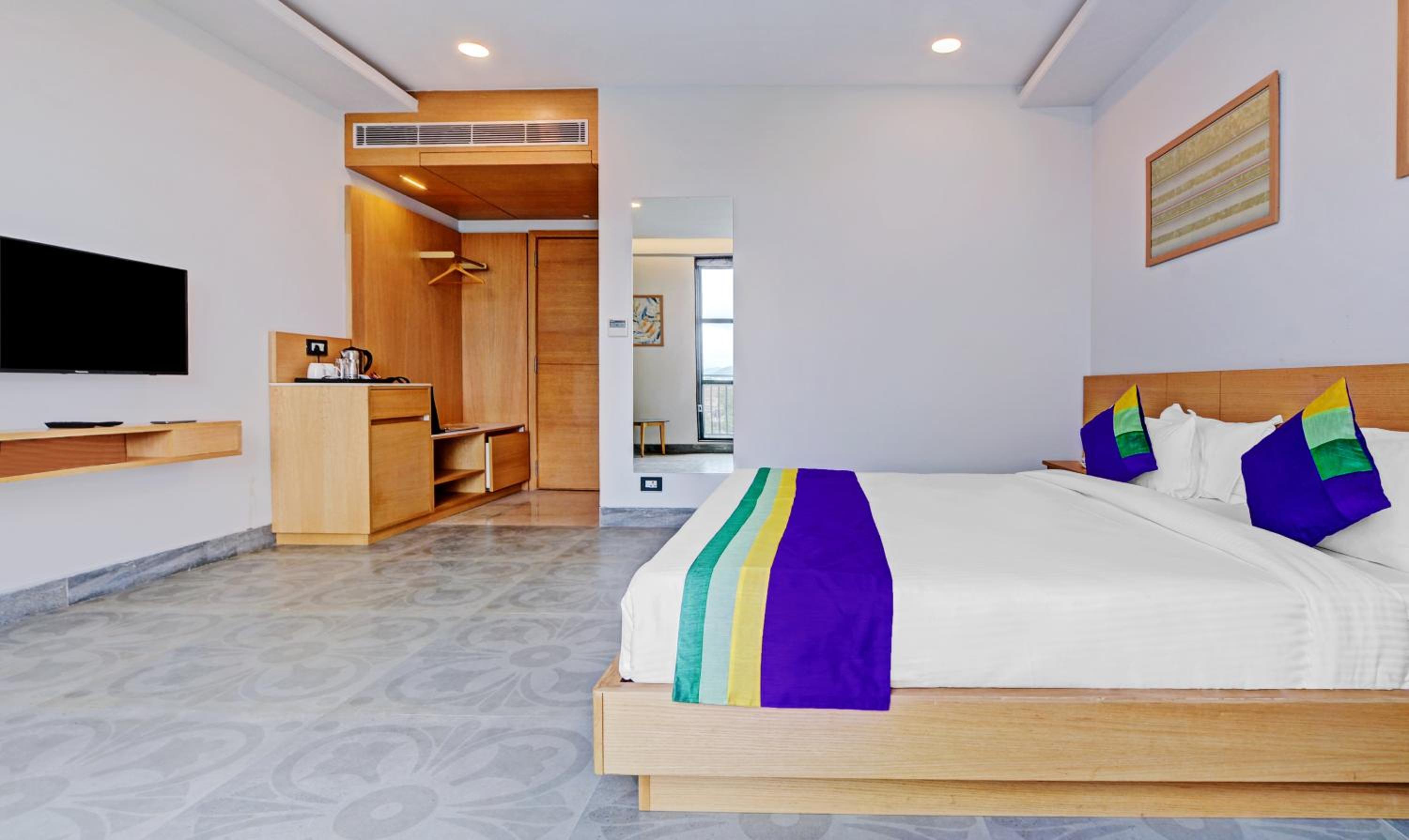 Spacious Superior Room photo 3