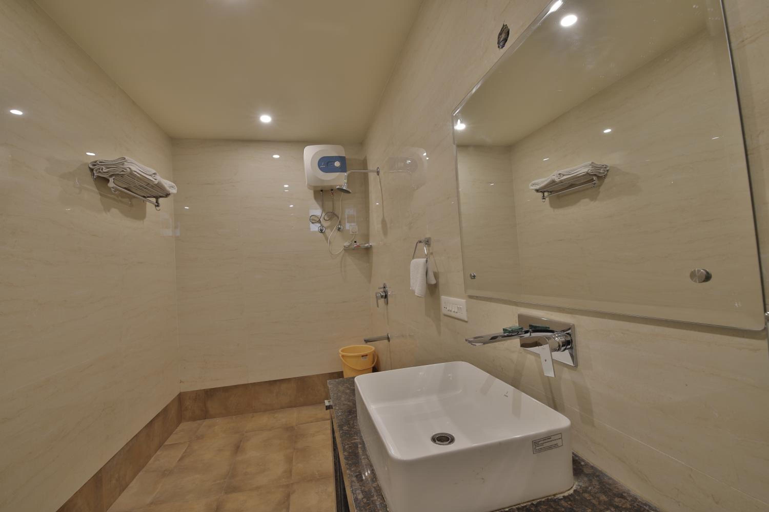 Deluxe Room - Photo 2