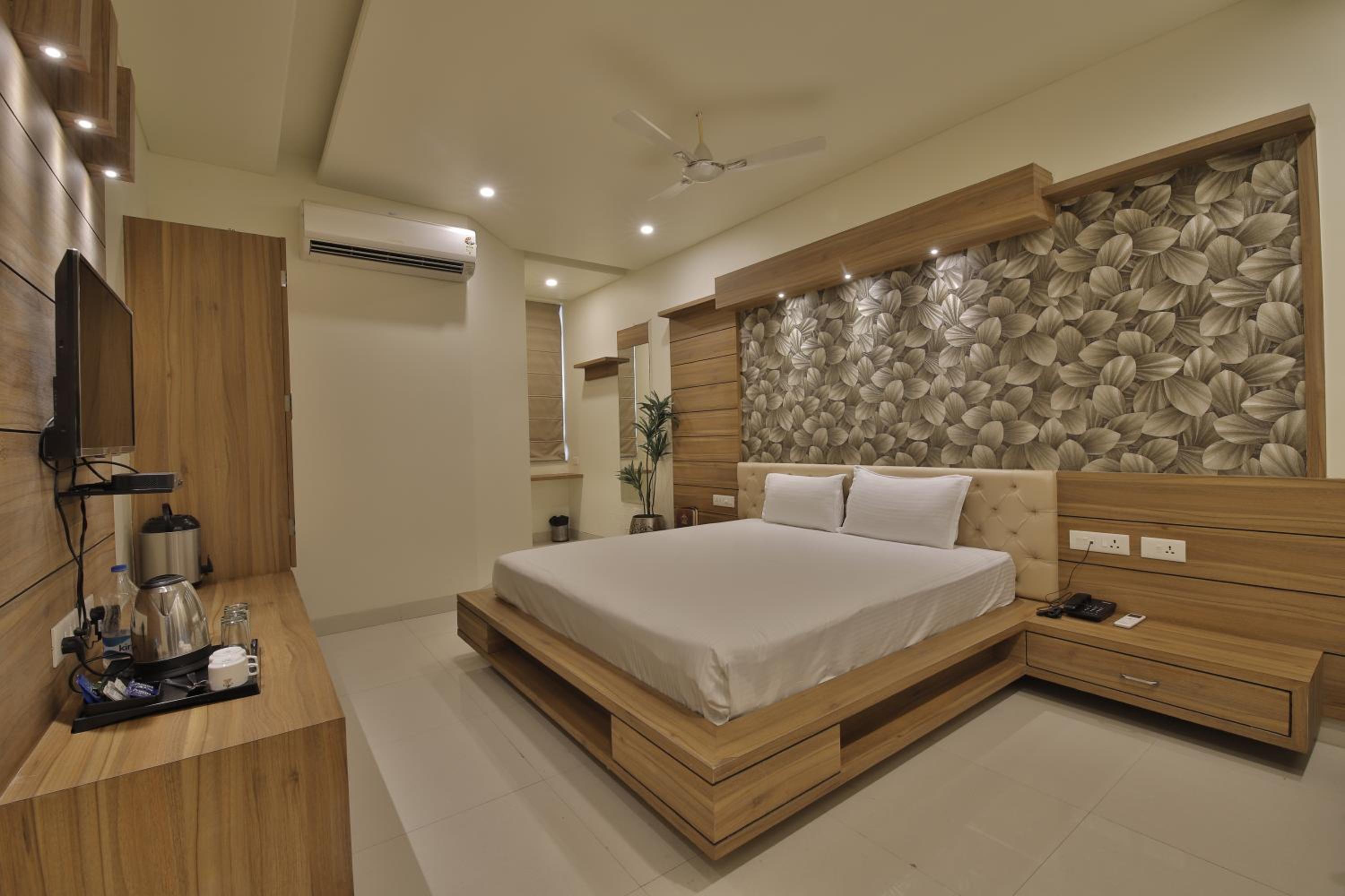 Deluxe Room - Photo 6