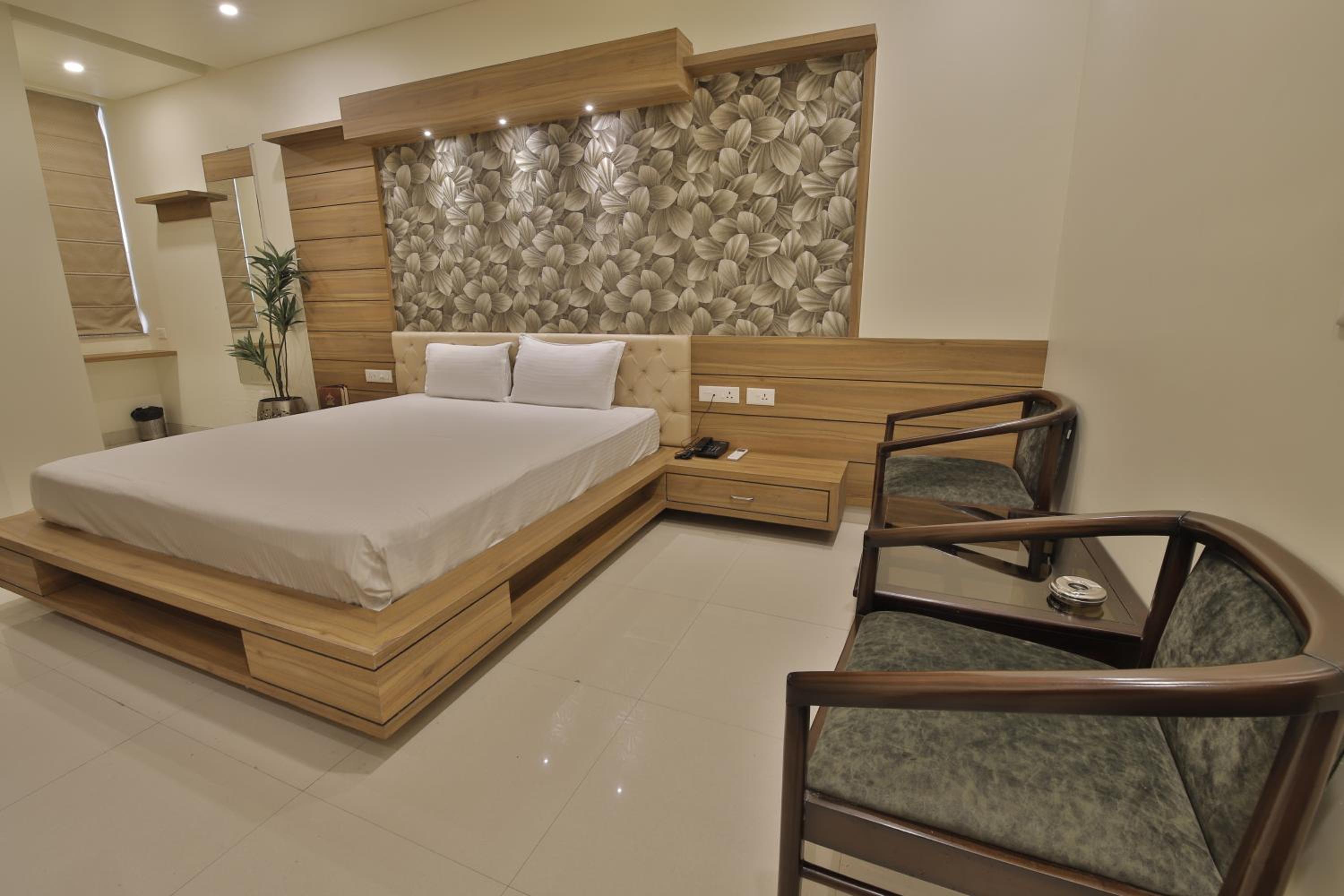 Deluxe Room - Photo 5