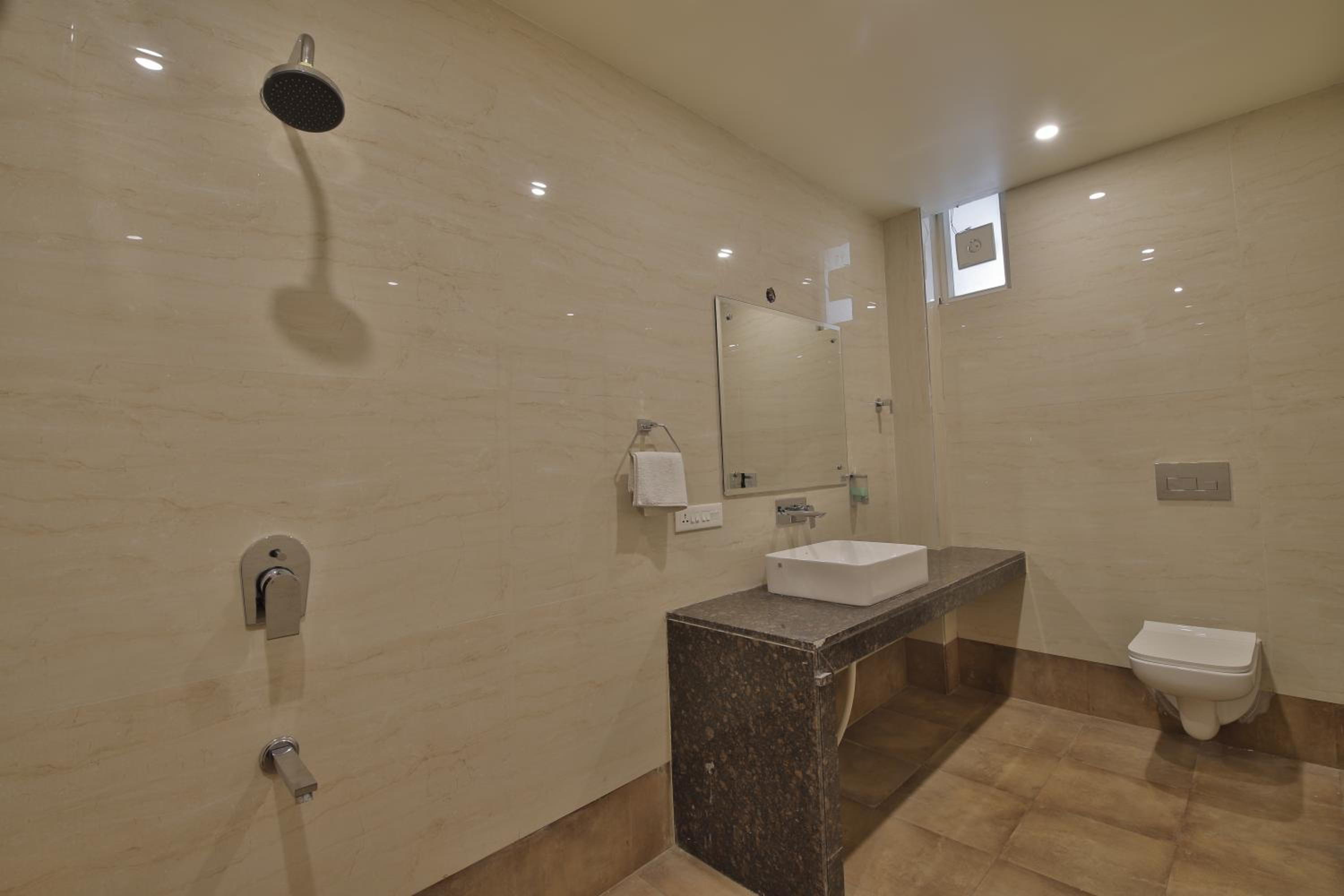 Deluxe King Room - Photo 5
