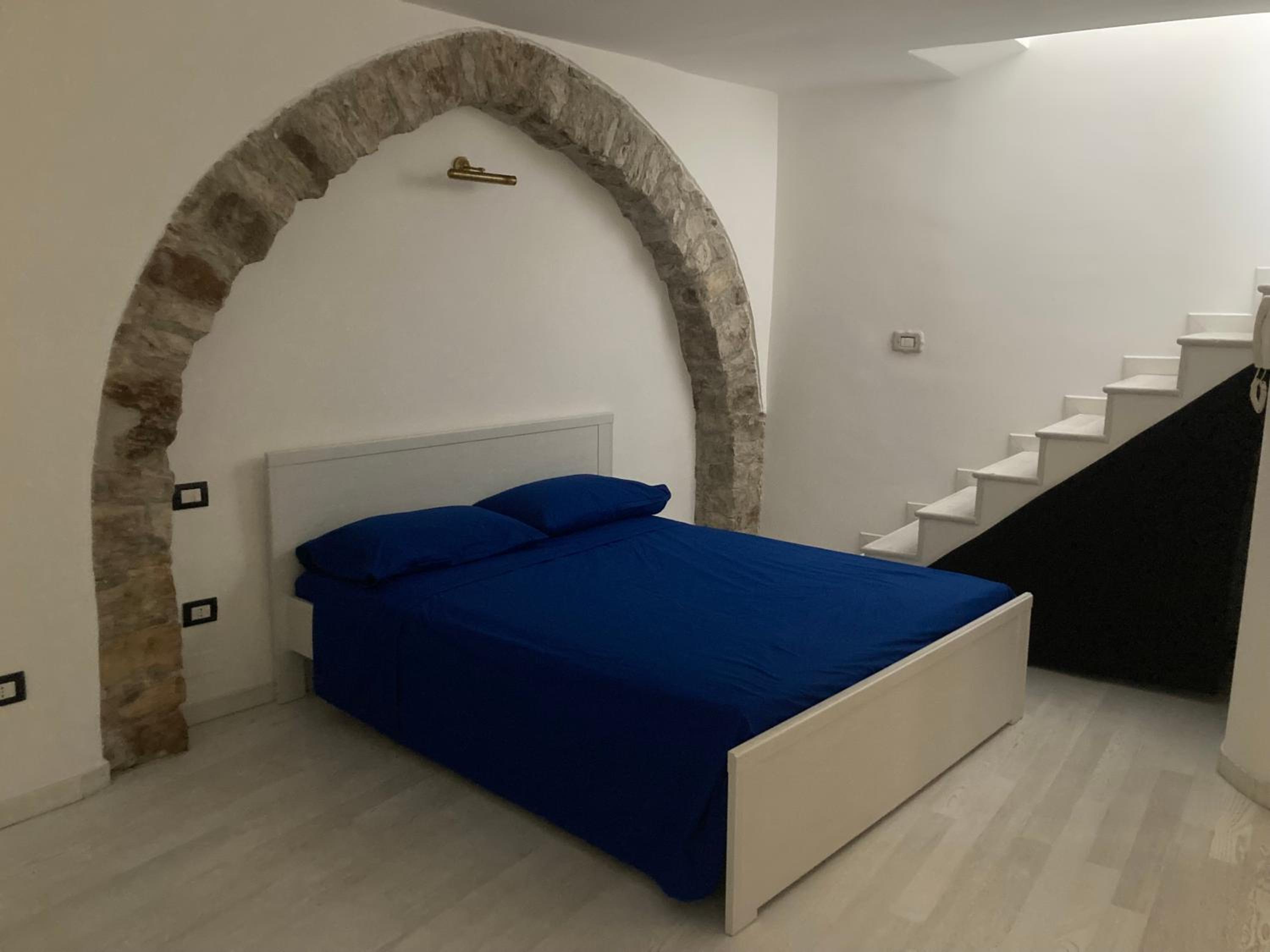 One-Bedroom House - Photo 5