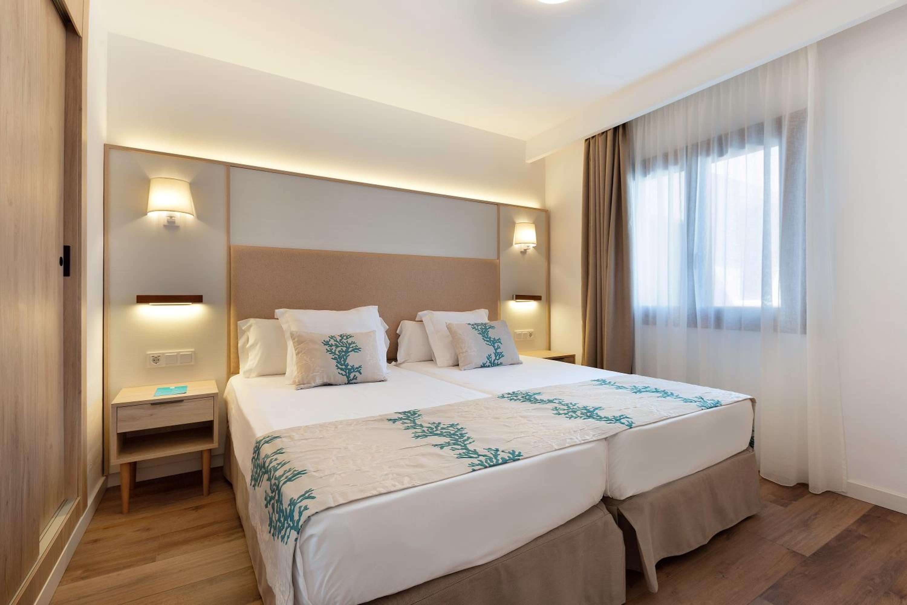Suite 1 bedroom Sea View thumbnail 5