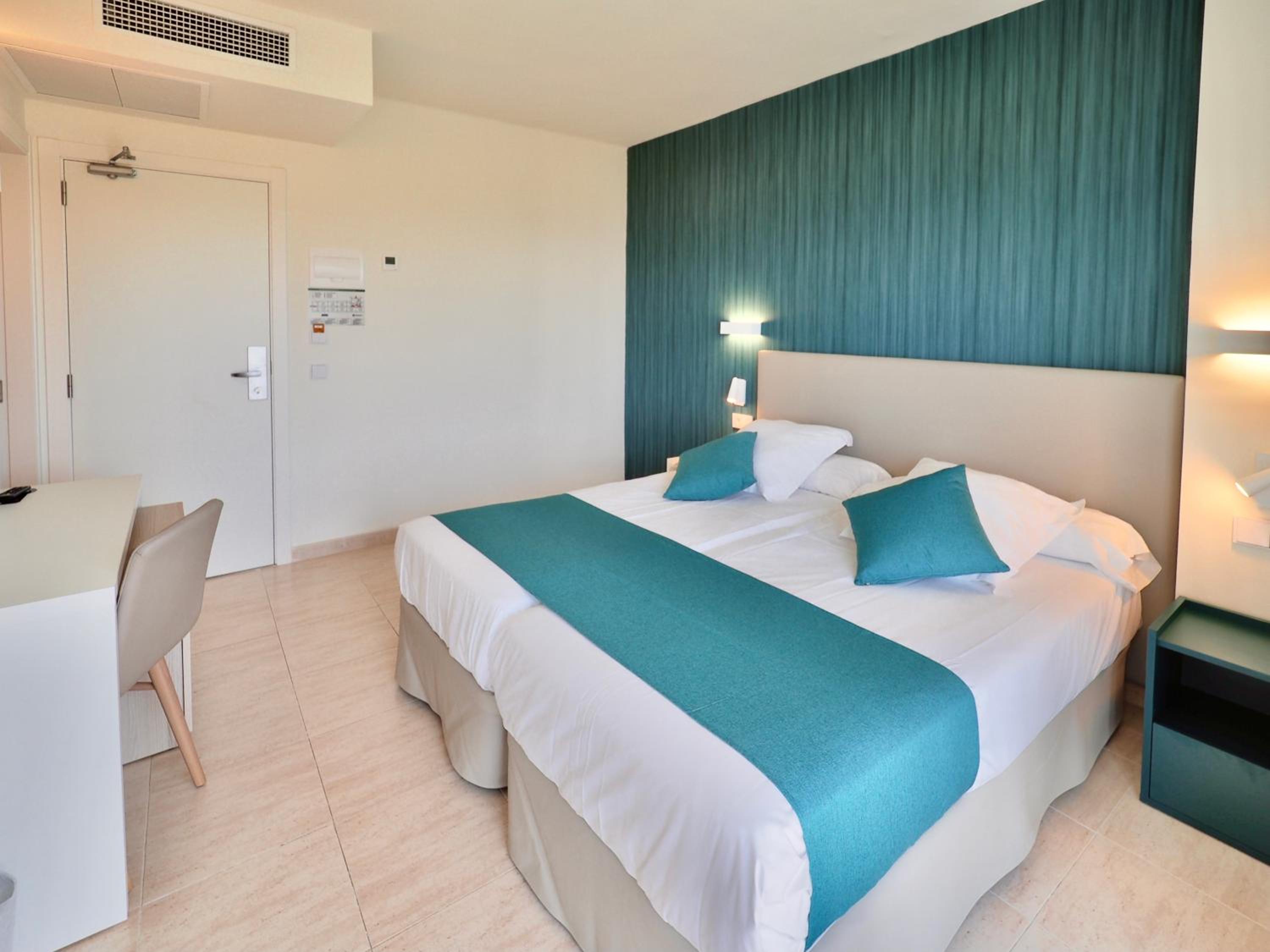 Twin Room with Sea View - Photo 4