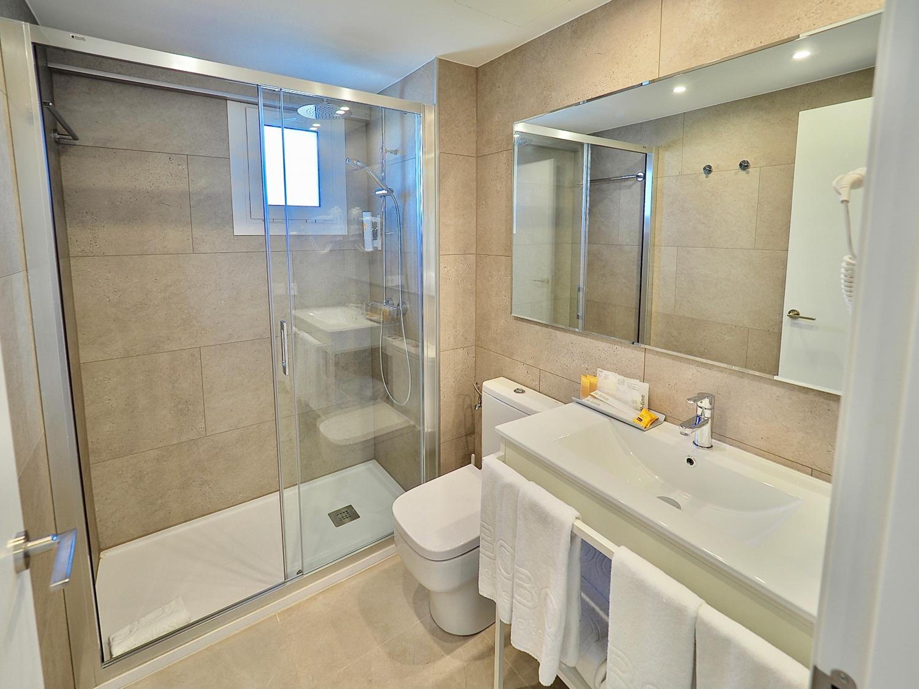 Twin Room with Sea View - Photo 6
