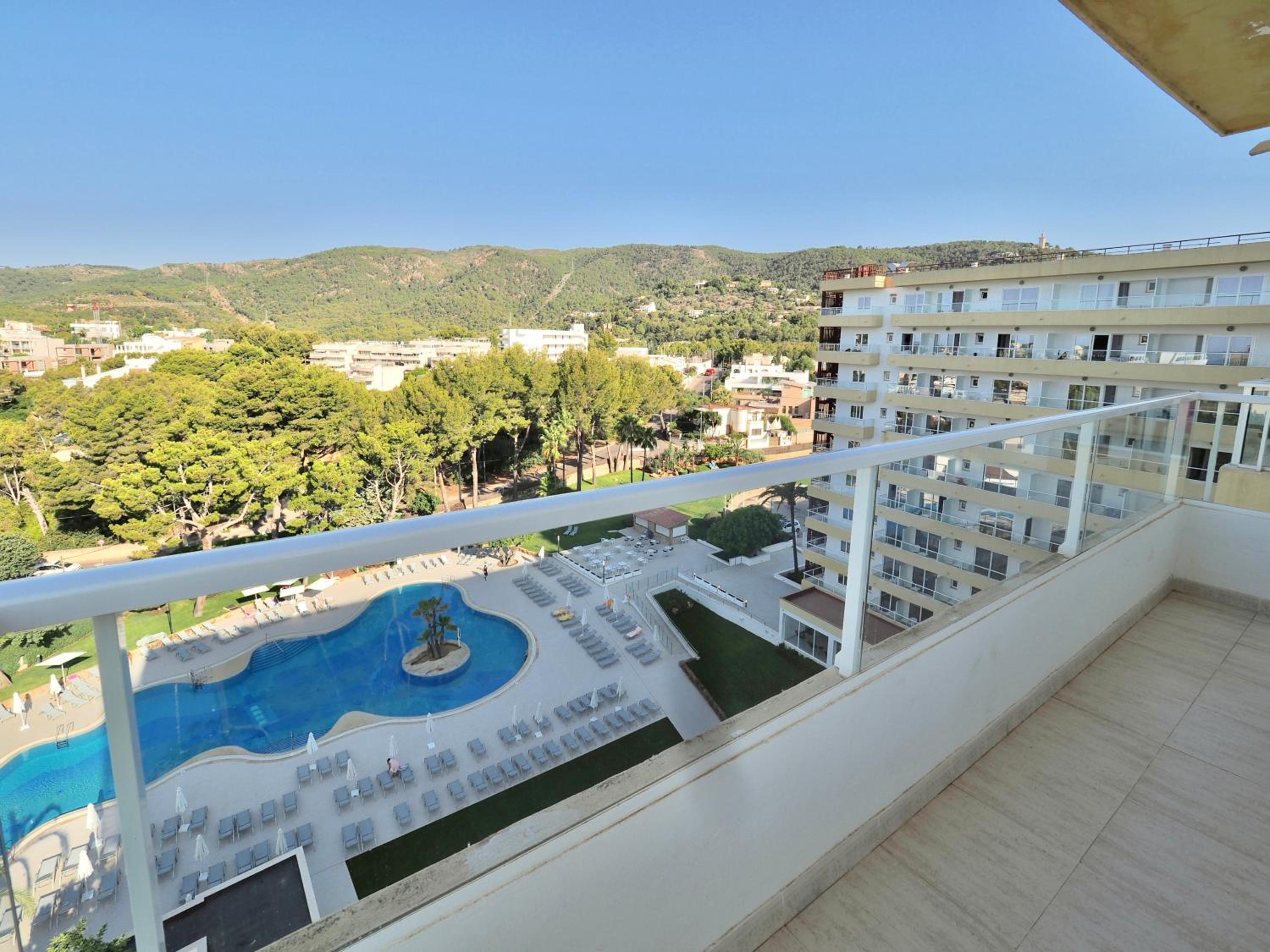 Twin Room with Pool View - Photo 5