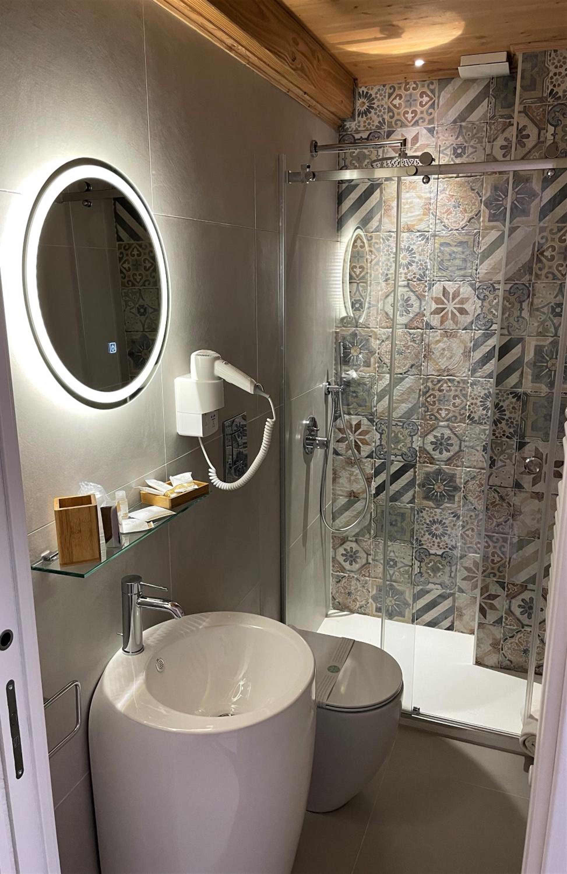 Double Room with Private Bathroom photo 3