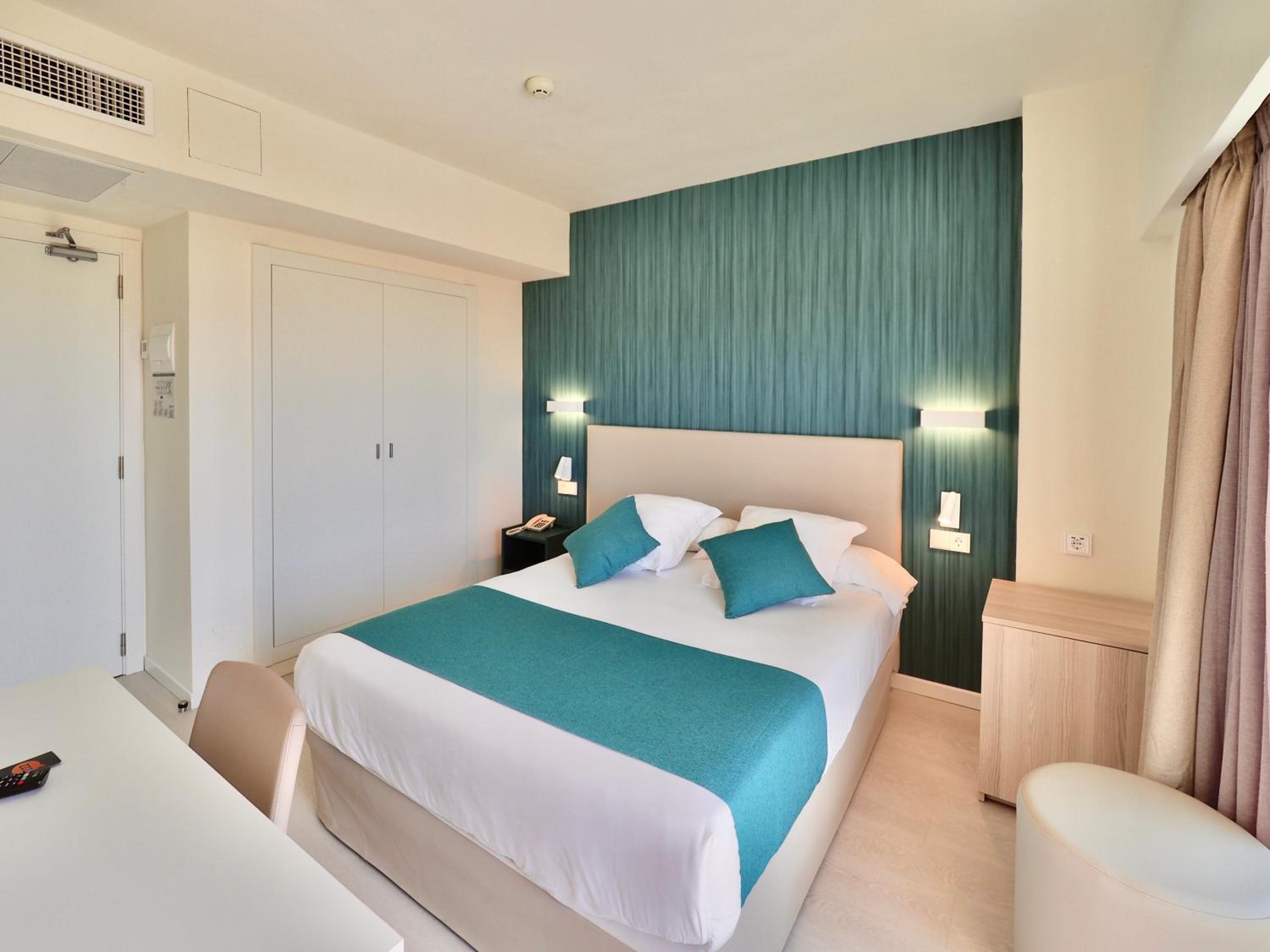 Twin Room - Photo 2