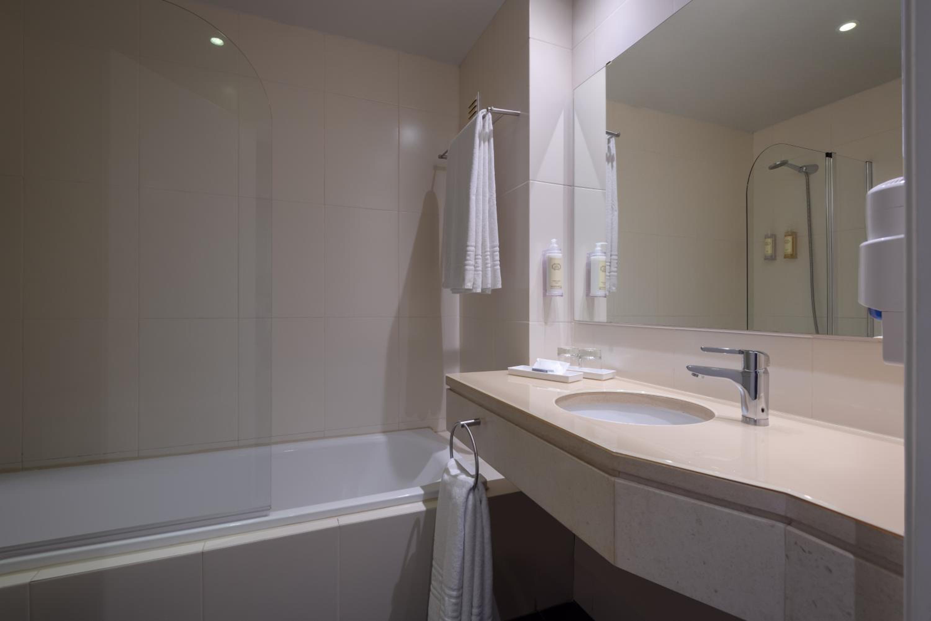 Standard Double Room - Photo 2