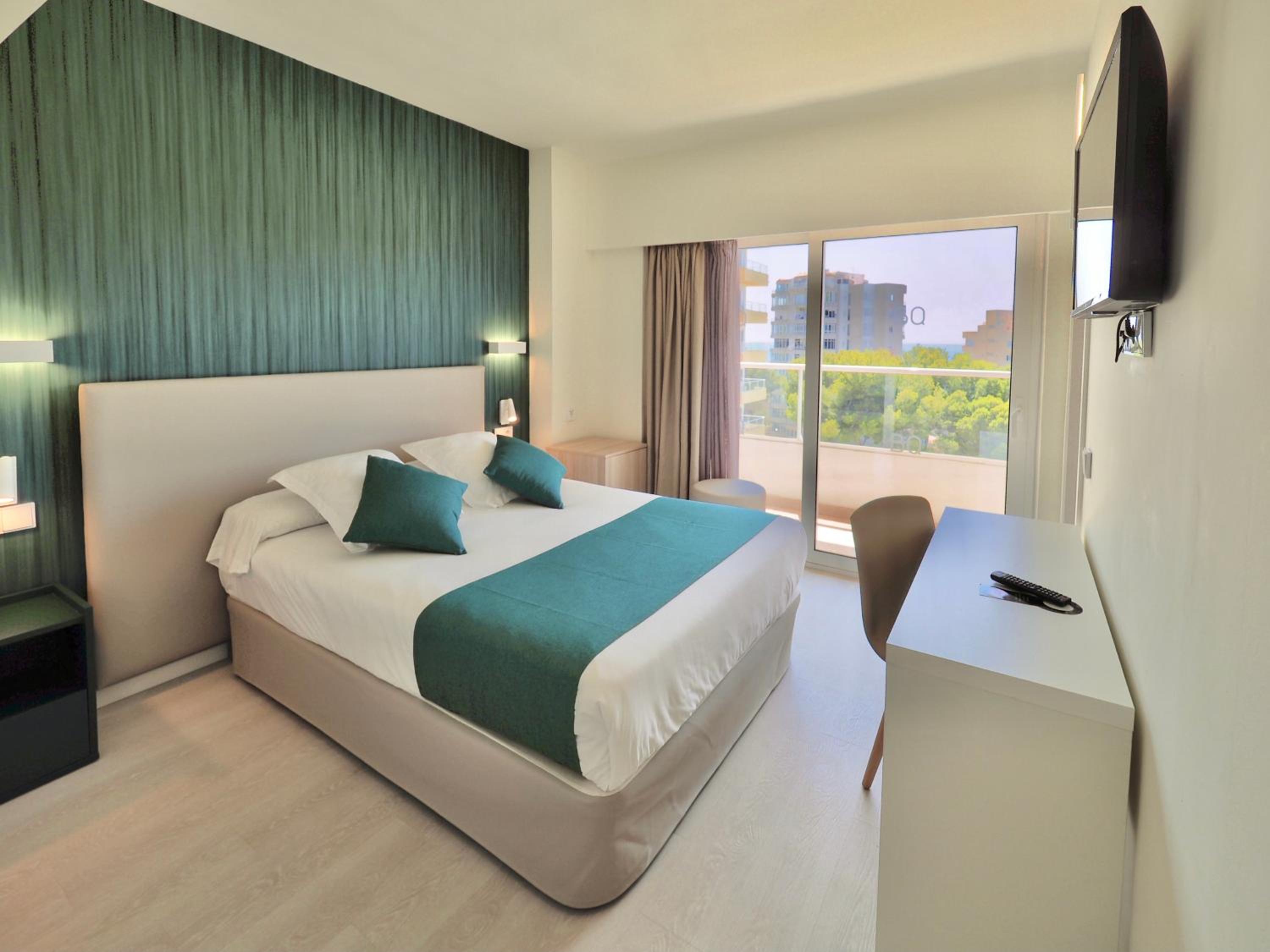 Twin Room with Pool View - Photo 3