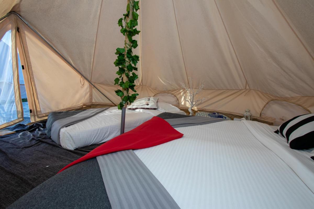 Authentic Deluxe Tent photo 2