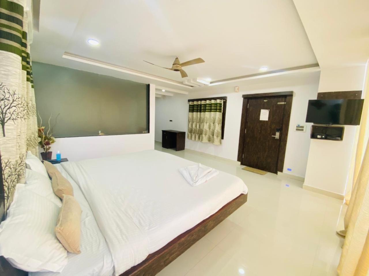 Budget Double Room photo 2