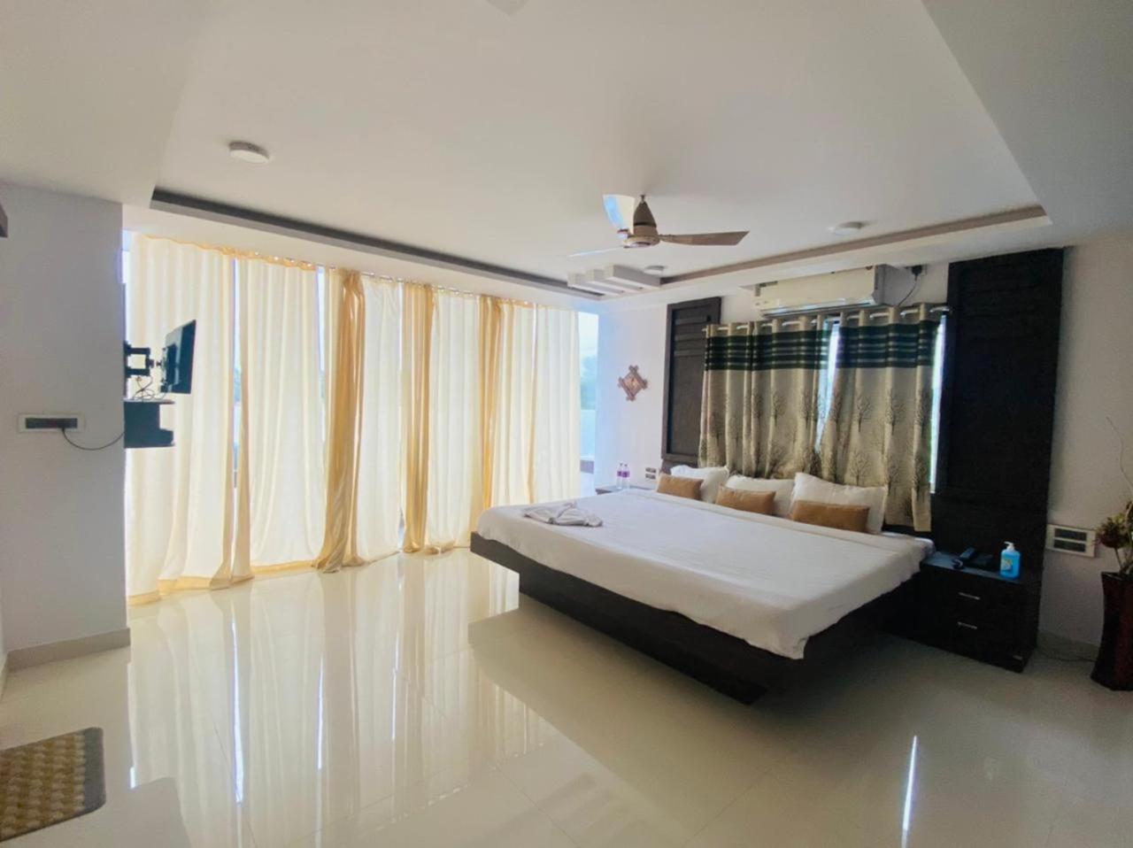 Deluxe Double Room photo 2