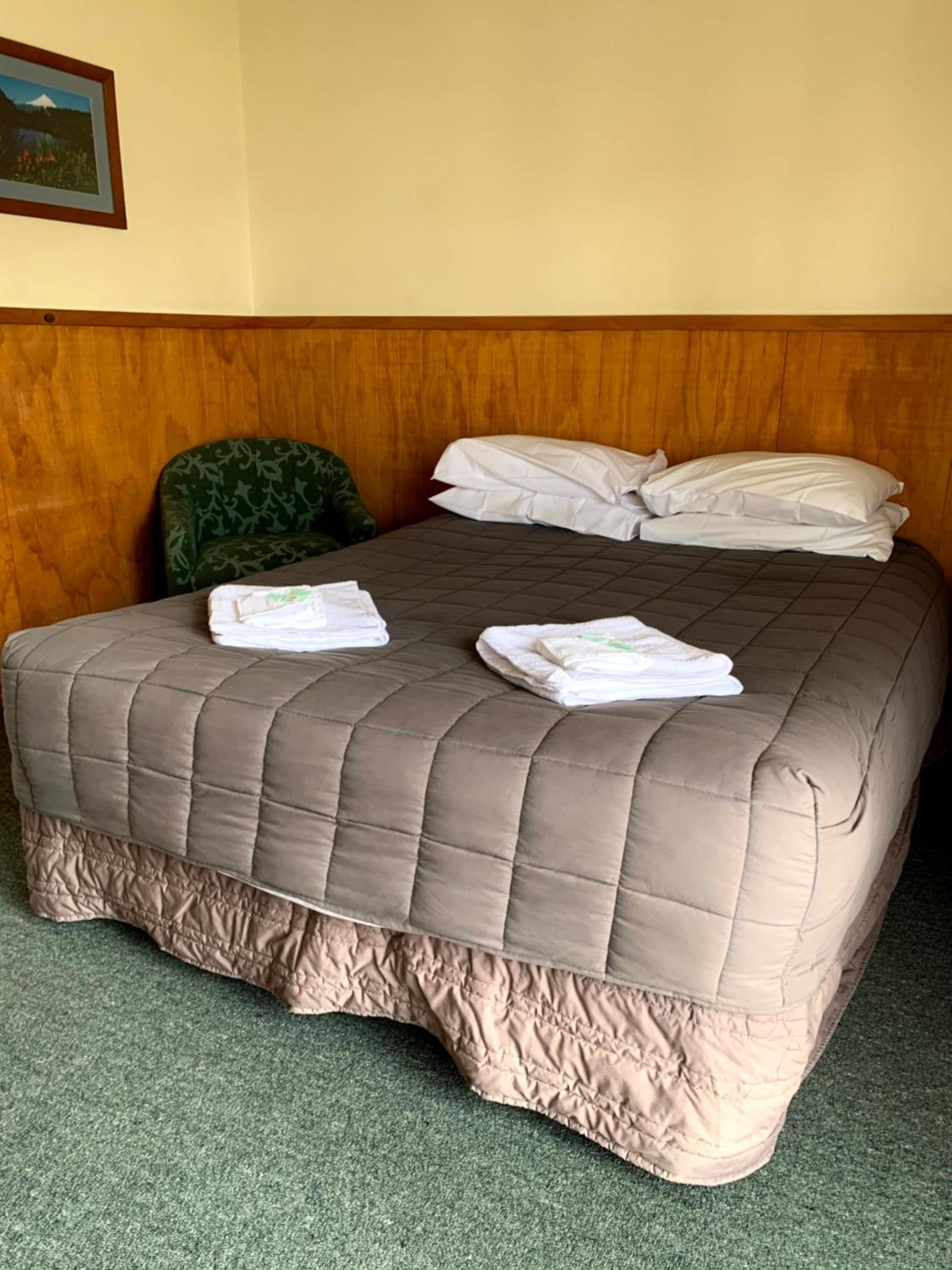 Deluxe Double Room with Shower - Photo 8