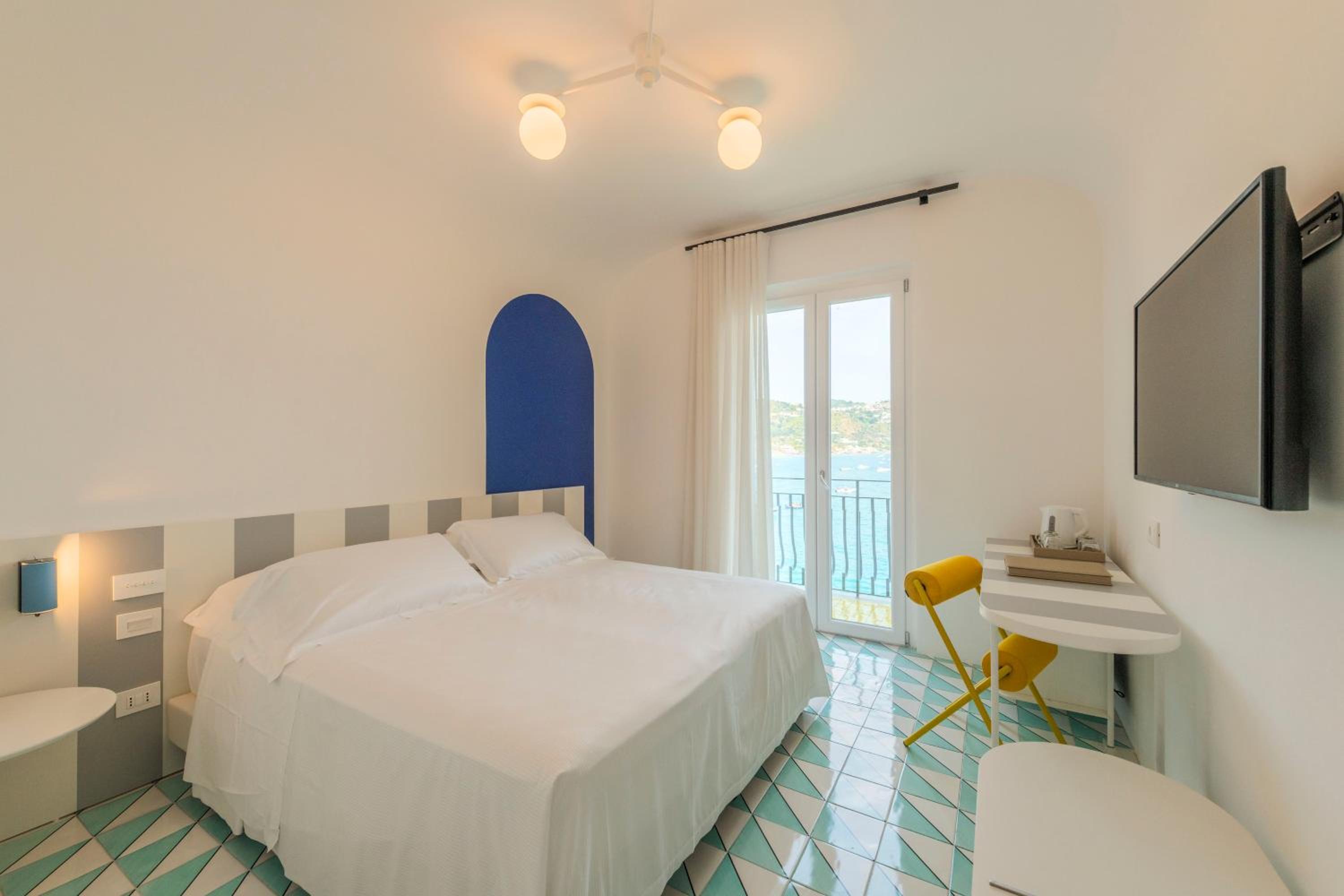 Superior Double Room with Balcony and Sea View photo 3