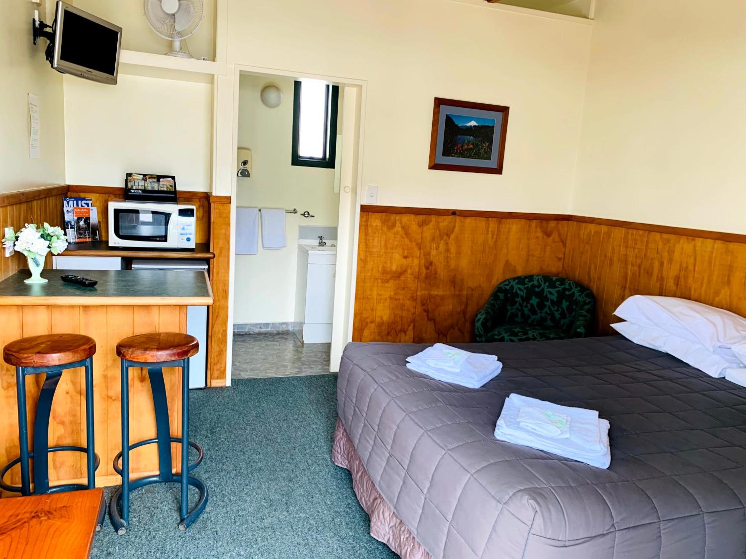 Deluxe Double Room with Shower - Photo 2