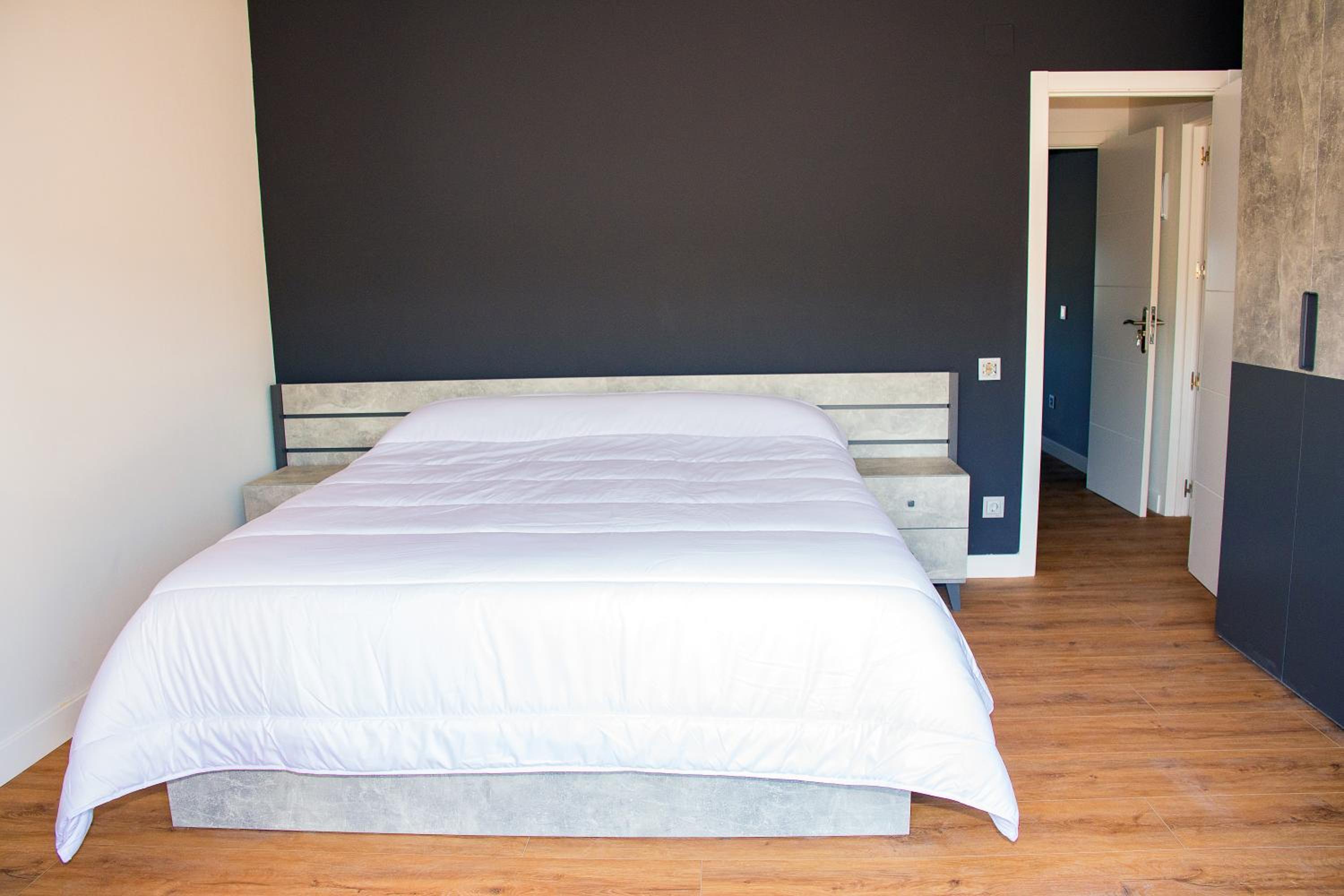 One-Bedroom Apartment - Photo 11